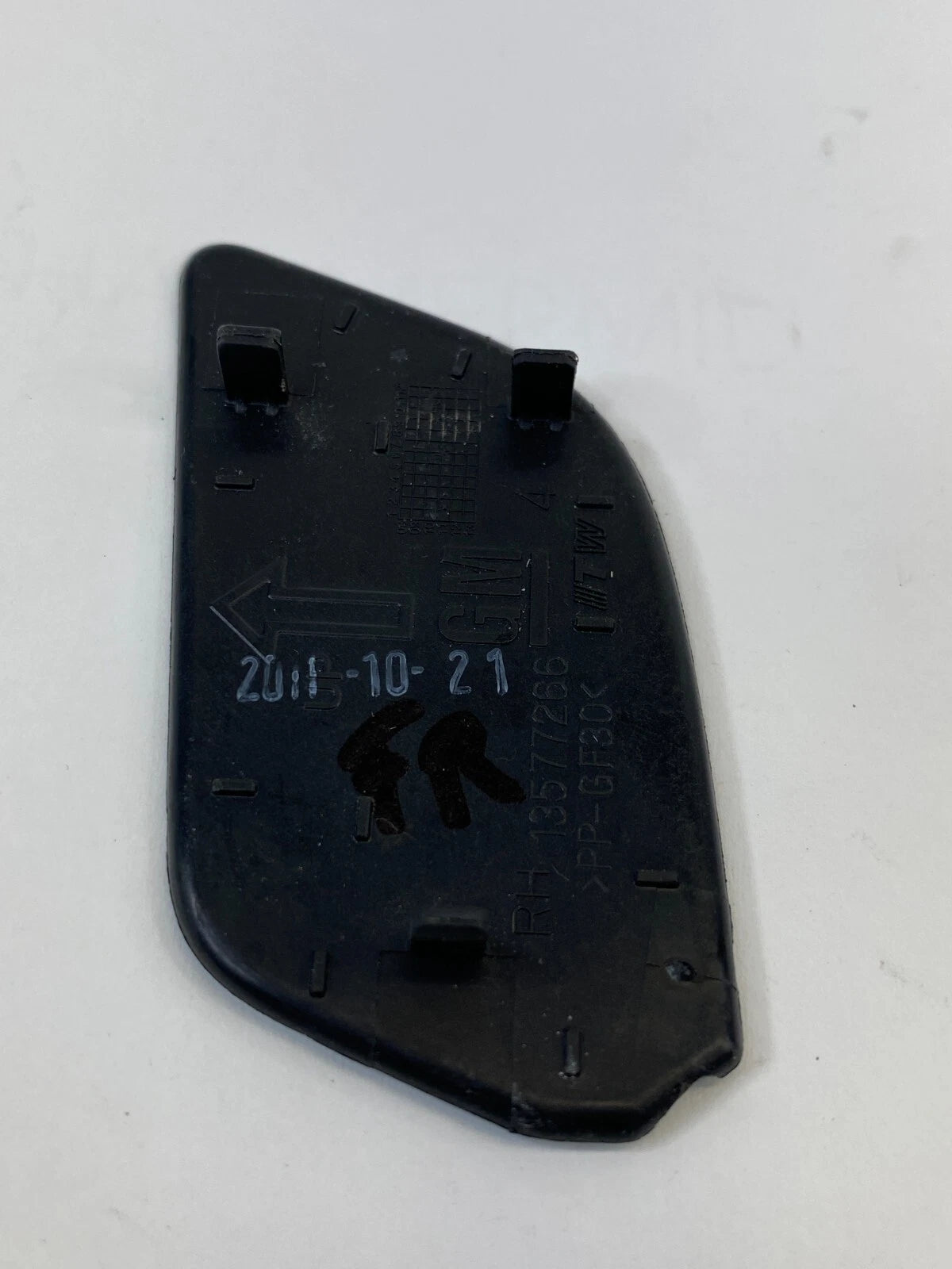 2010-2017 CHEVROLET CHEVY EQUINOX FRONT RIGHT HANDLE SCREW COVER BEZEL 13577266