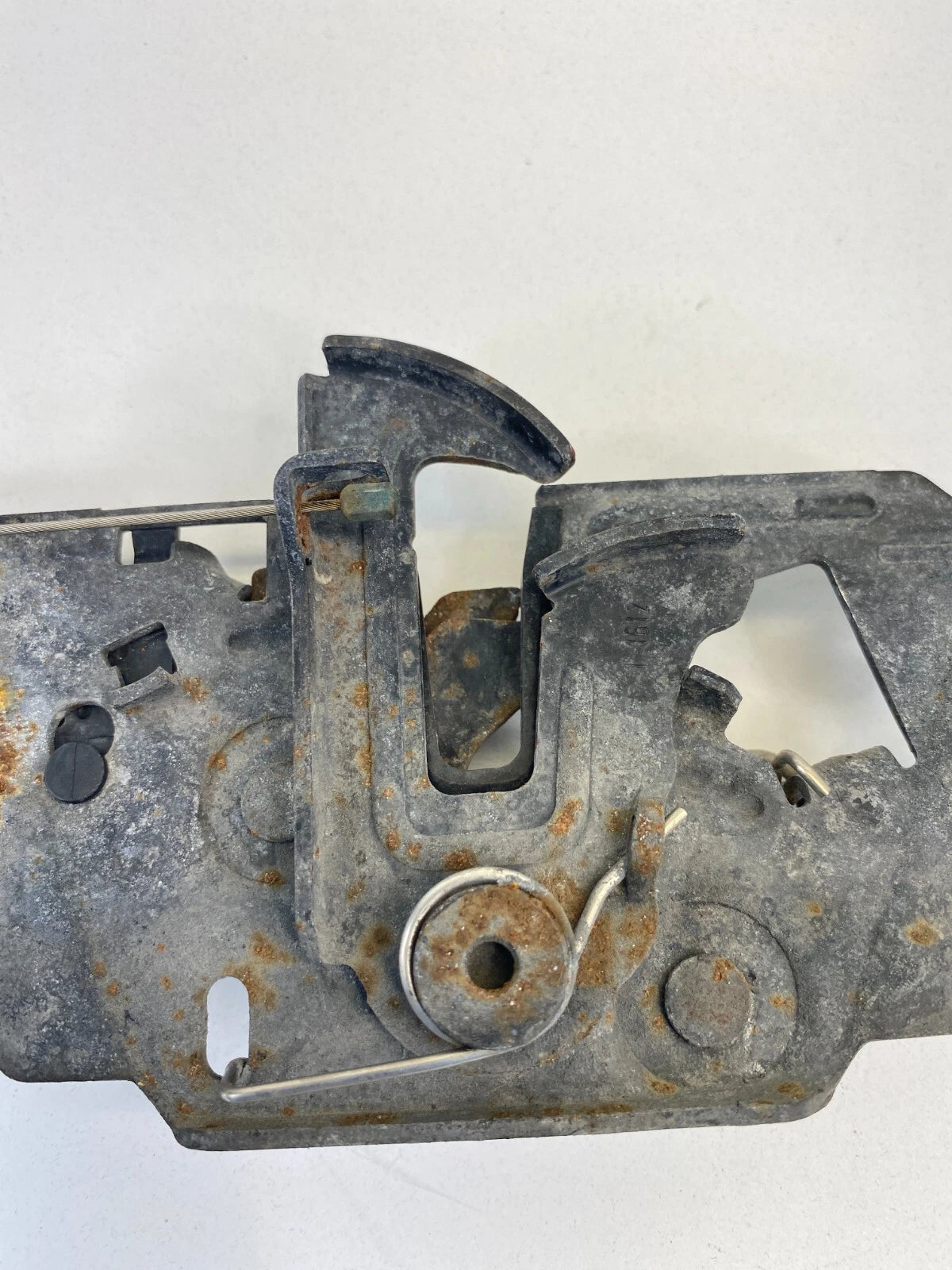 2012 FORD FOCUS HOOD LOCK LATCH RELEASE ACTUATOR ASSEMBLY OEM