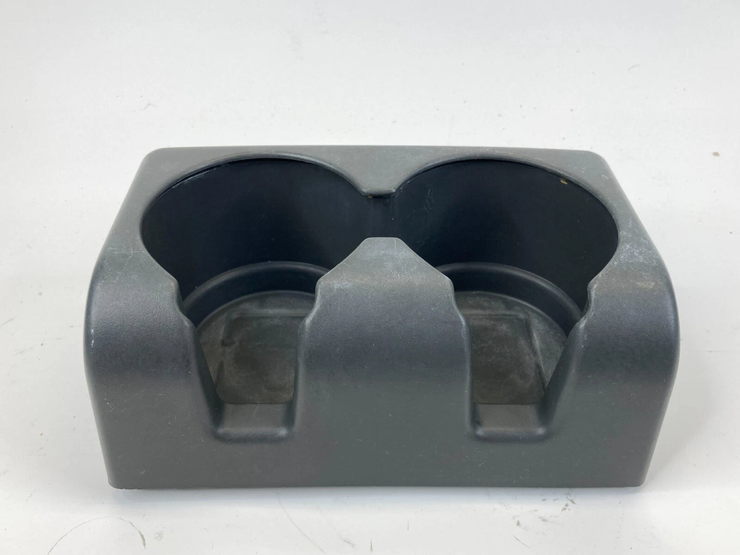 2004-2012 CHEVROLET COLORADO FRONT SEAT CENTER ARMREST CUP HOLDER ASSEMBLY OEM