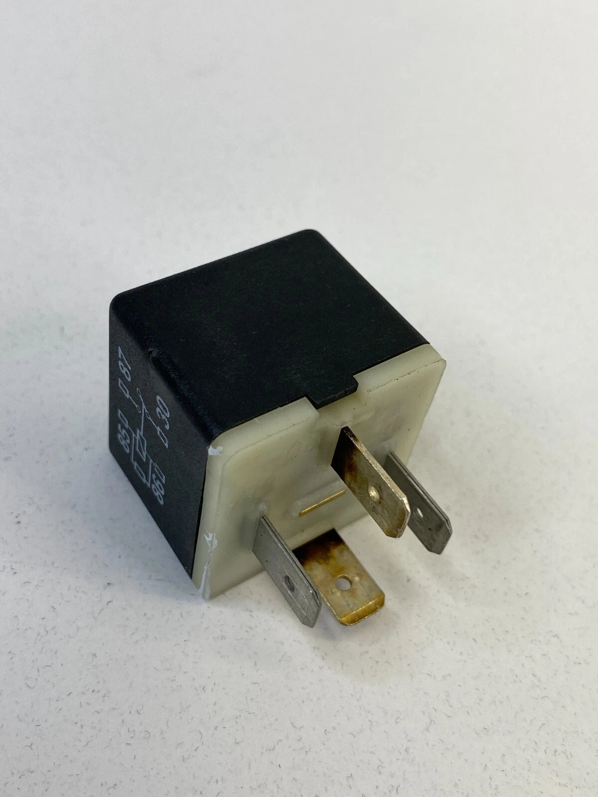 1998-2010 VOLKSWAGEN NEW BEETLE HATCHBACK MULTIPURPOSE RELAY 141951253B OEM