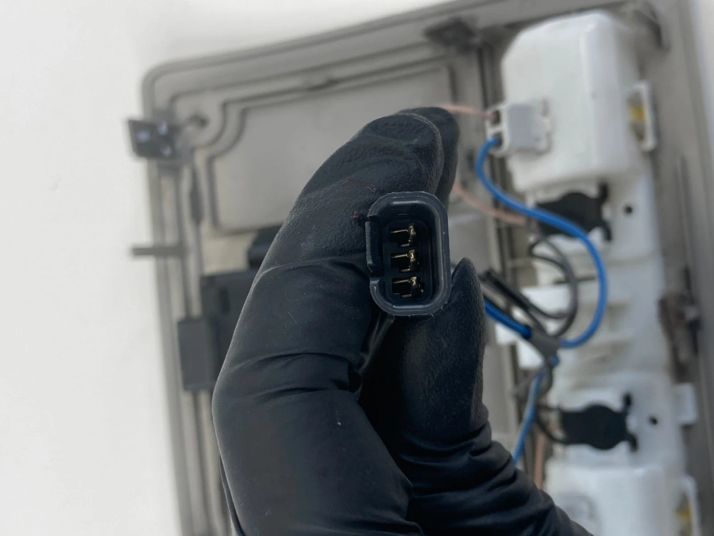 05 06 07 08 09 10 11 CADILLAC STS REAR OVERHEAD ROOF DOME LIGHT READING LAMP OEM