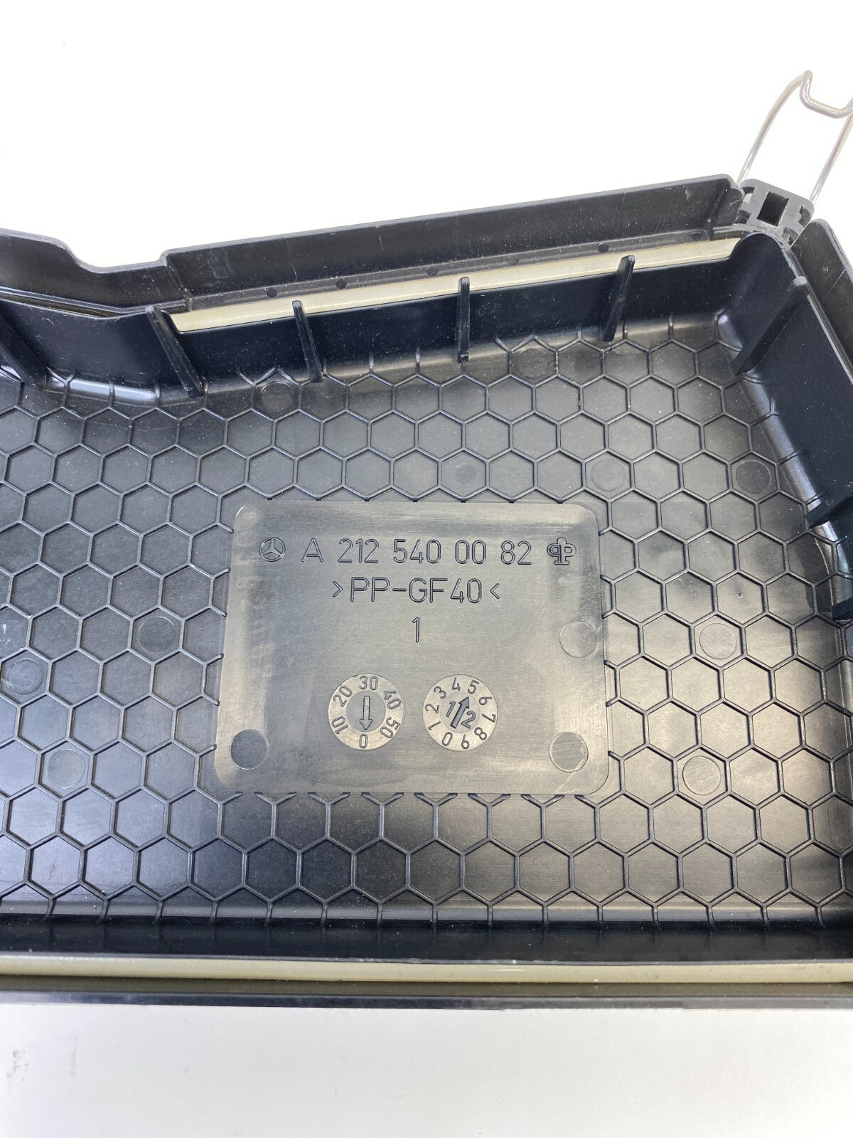 2012-2016 Mercedes-Benz E350 Front Fuse Relay Box Cover Cap A212-540-00-82 OEM