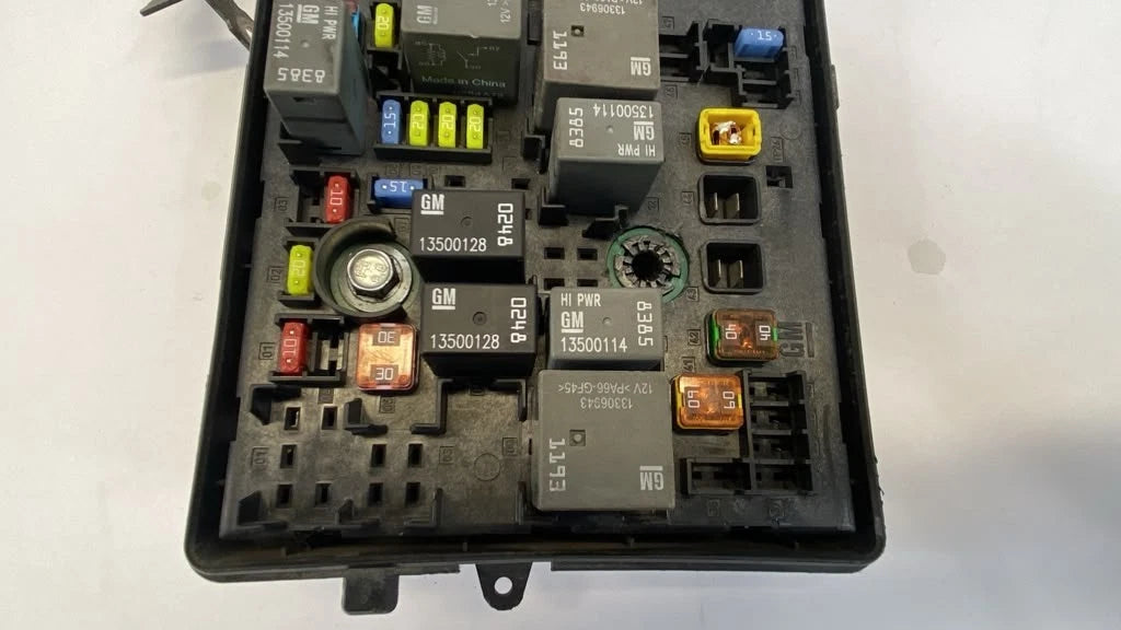 2010 2011 CADILLAC SRX 3.0L ENGINE FUSE BOX FUSEBOX W/O FOG LIGHTS 15896994 OEM