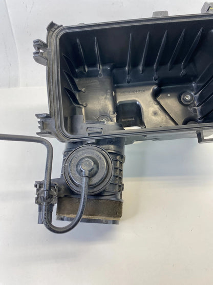 05 06 TOYOTA SIENNA 3.3L AIR CLEANER BOX LOWER HOUSING COVER 17701-0A100 OEM