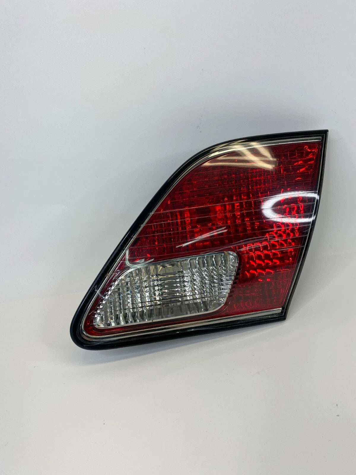 2002-2003 LEXUS ES300 REAR RIGHT PASSENGER SIDE INNER TAIL LIGHT LAMP OEM
