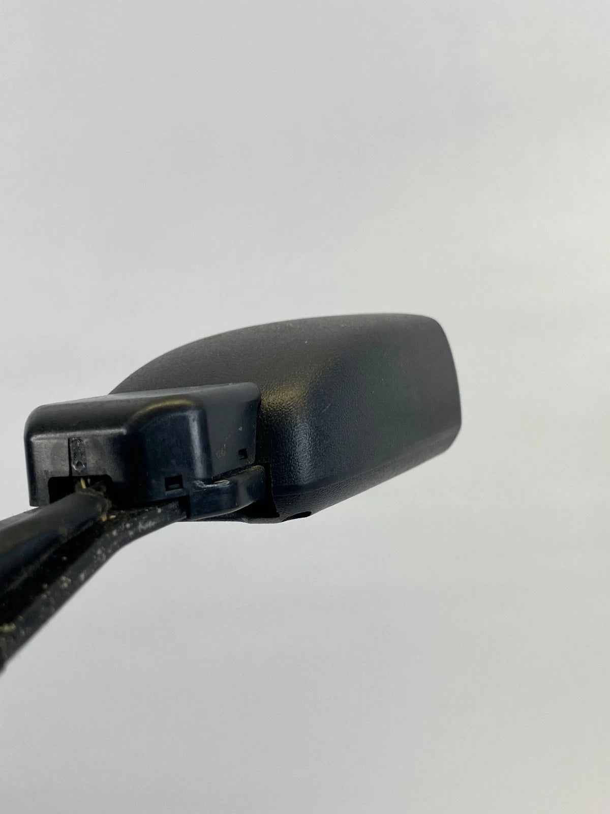 2007-2011 LEXUS GS350 FRONT RIGHT PASSENGER SEAT BELT BUCKLE ASSY E034501 OEM