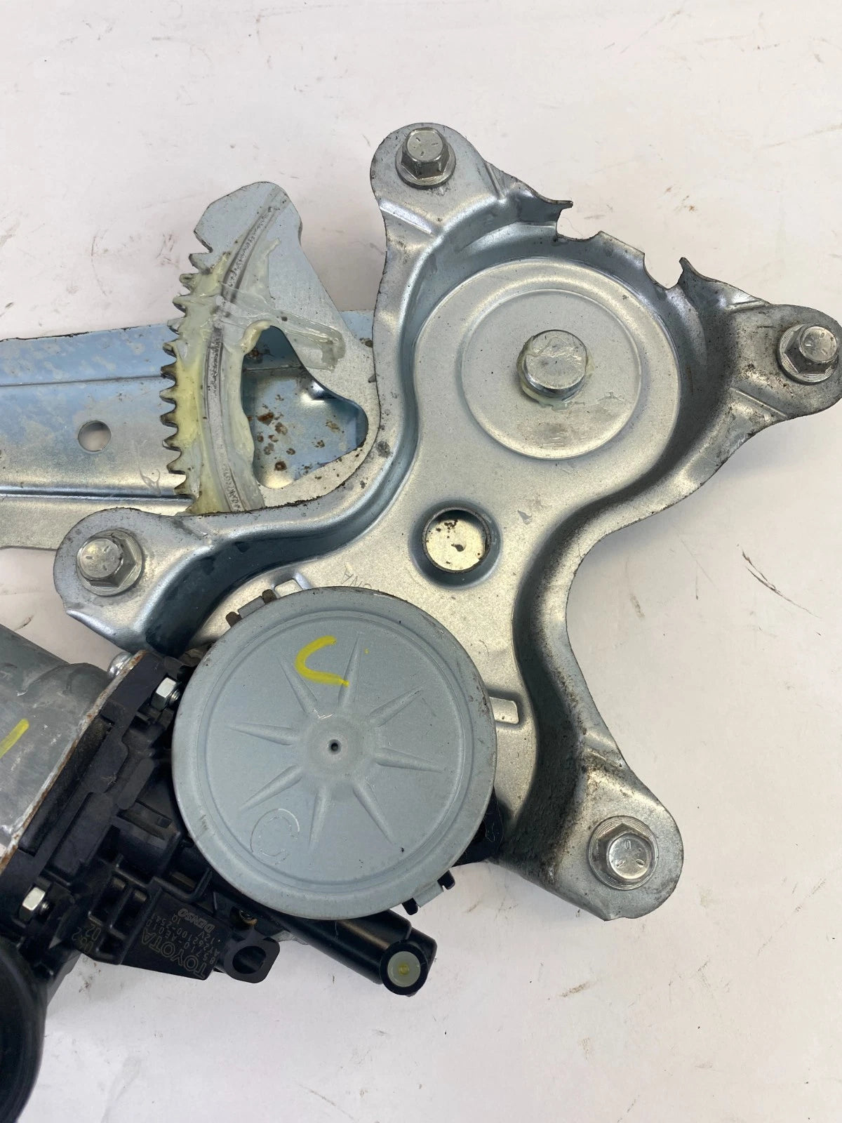 2009-2019 TOYOTA COROLLA REAR LEFT DOOR POWER WINDOW MOTOR REGULATOR 85710-AE010
