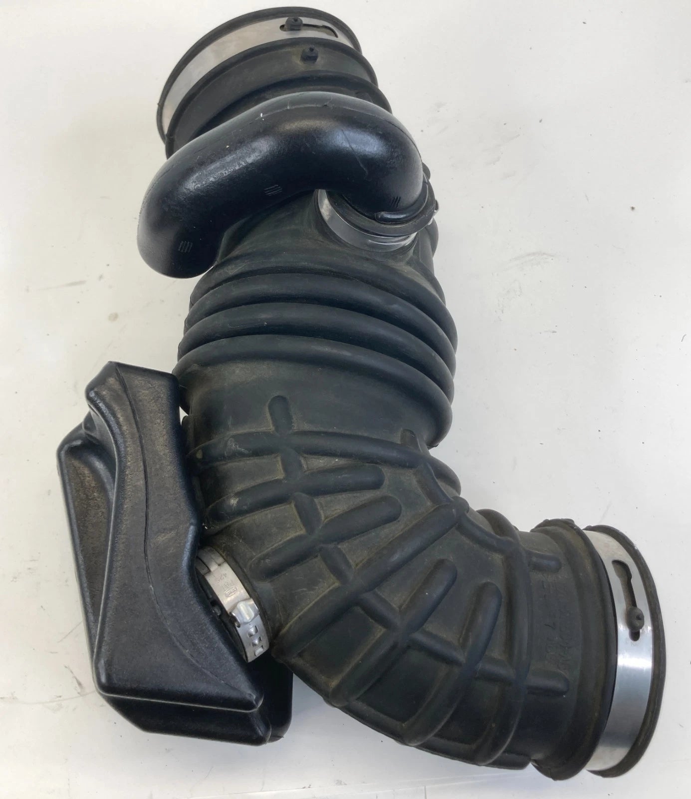 2004 FORD EXPLORER 4.0L A/T AIR CLEANER RESONATOR HOSE DUCT TUBE OEM