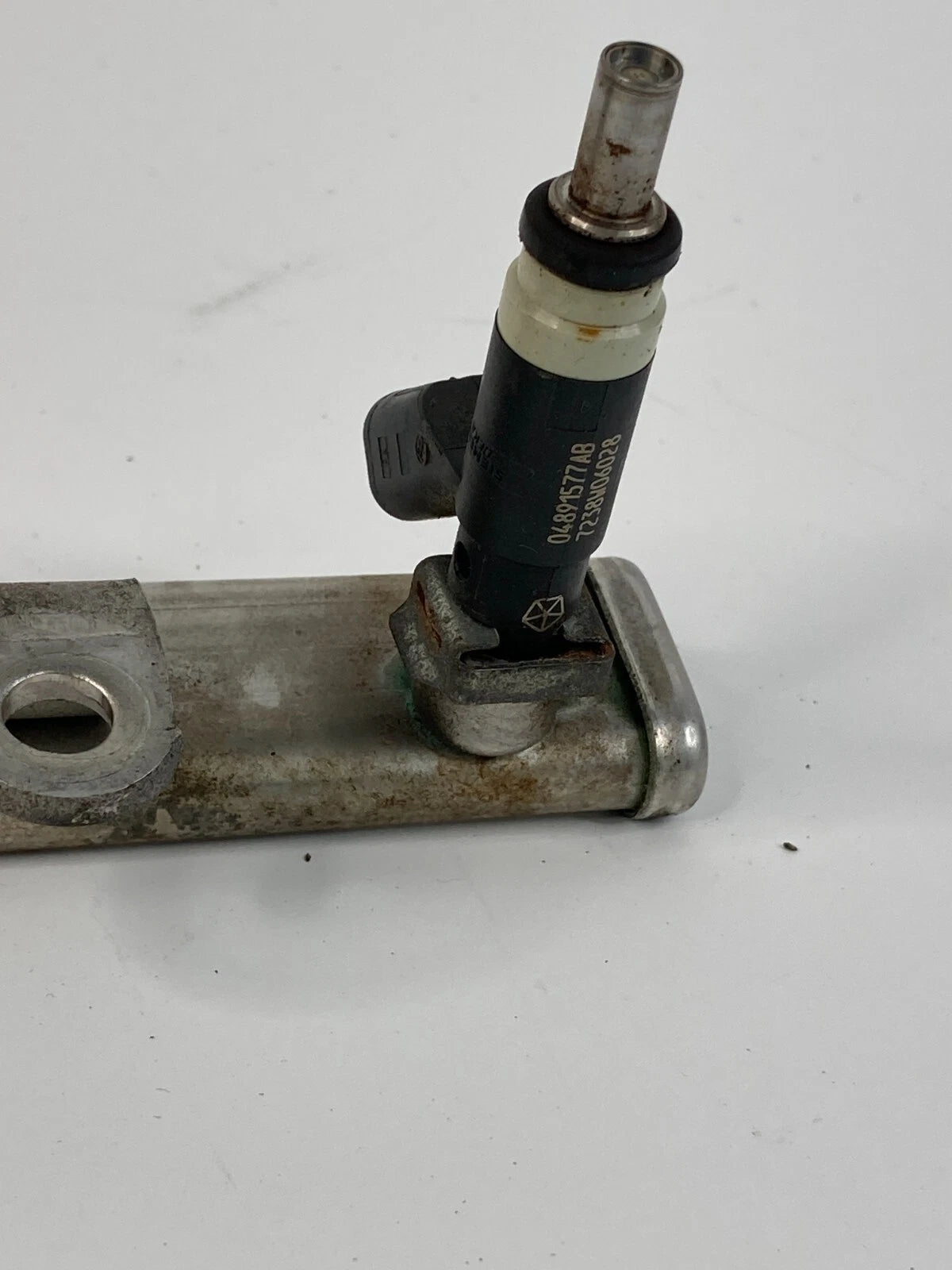 2008-2014 DODGE AVENGER 2.4L A/T FUEL INJECTOR RAIL SET 04891577AB OEM