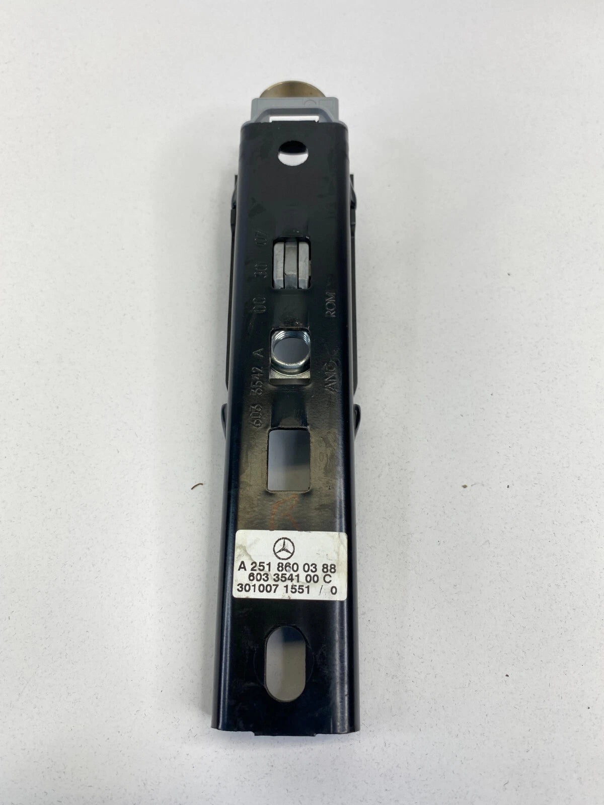 06-12 MERCEDES-BENZ R350 FRONT RIGHT PASSENGER SIDE SEAT BELT HEIGHT ADJUSTER