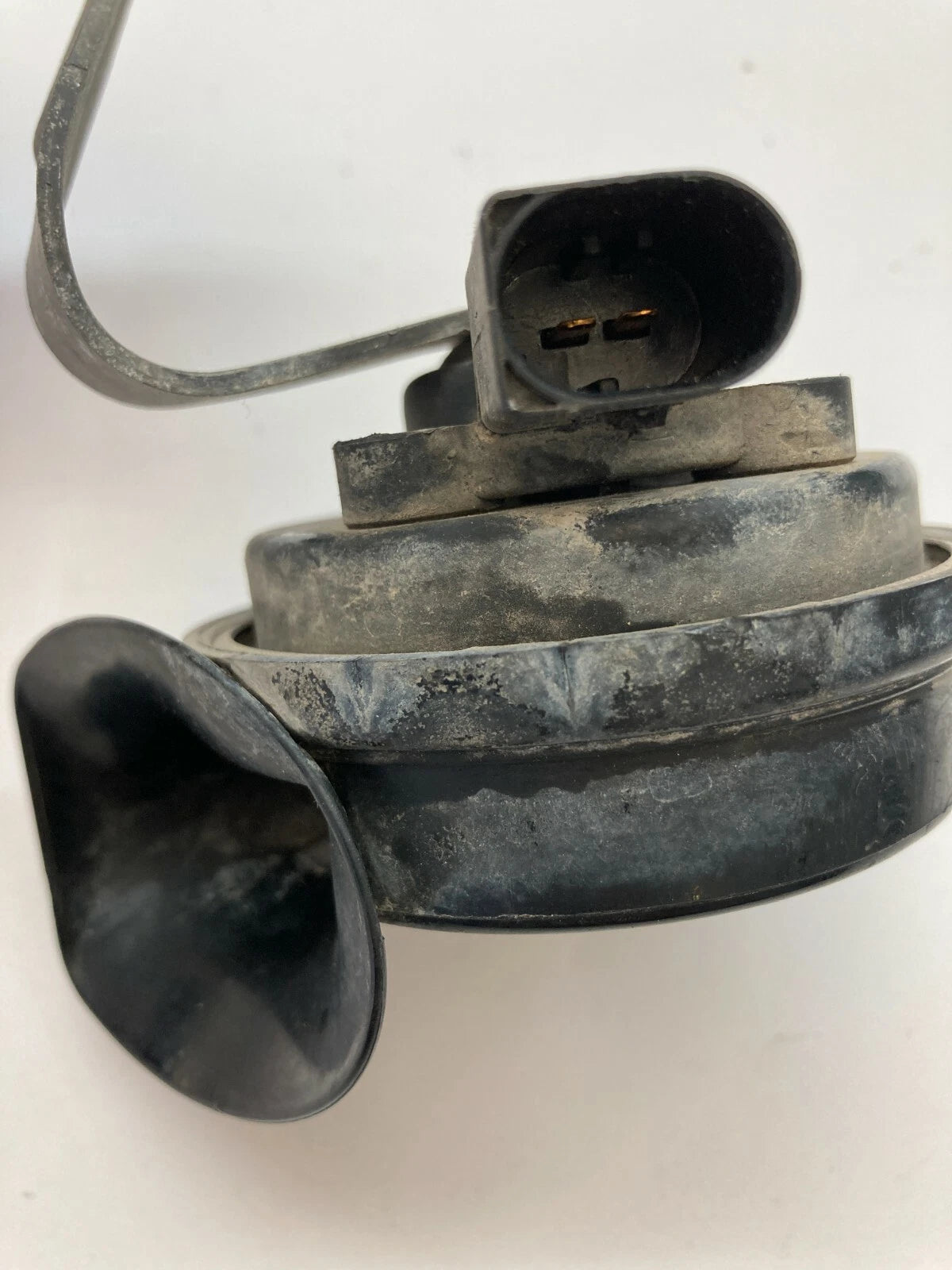 2006-2010 VOLKSWAGEN PASSAT SEDAN LOW NOTE TONE SIGNAL HORN & BRACKET 3C0951221