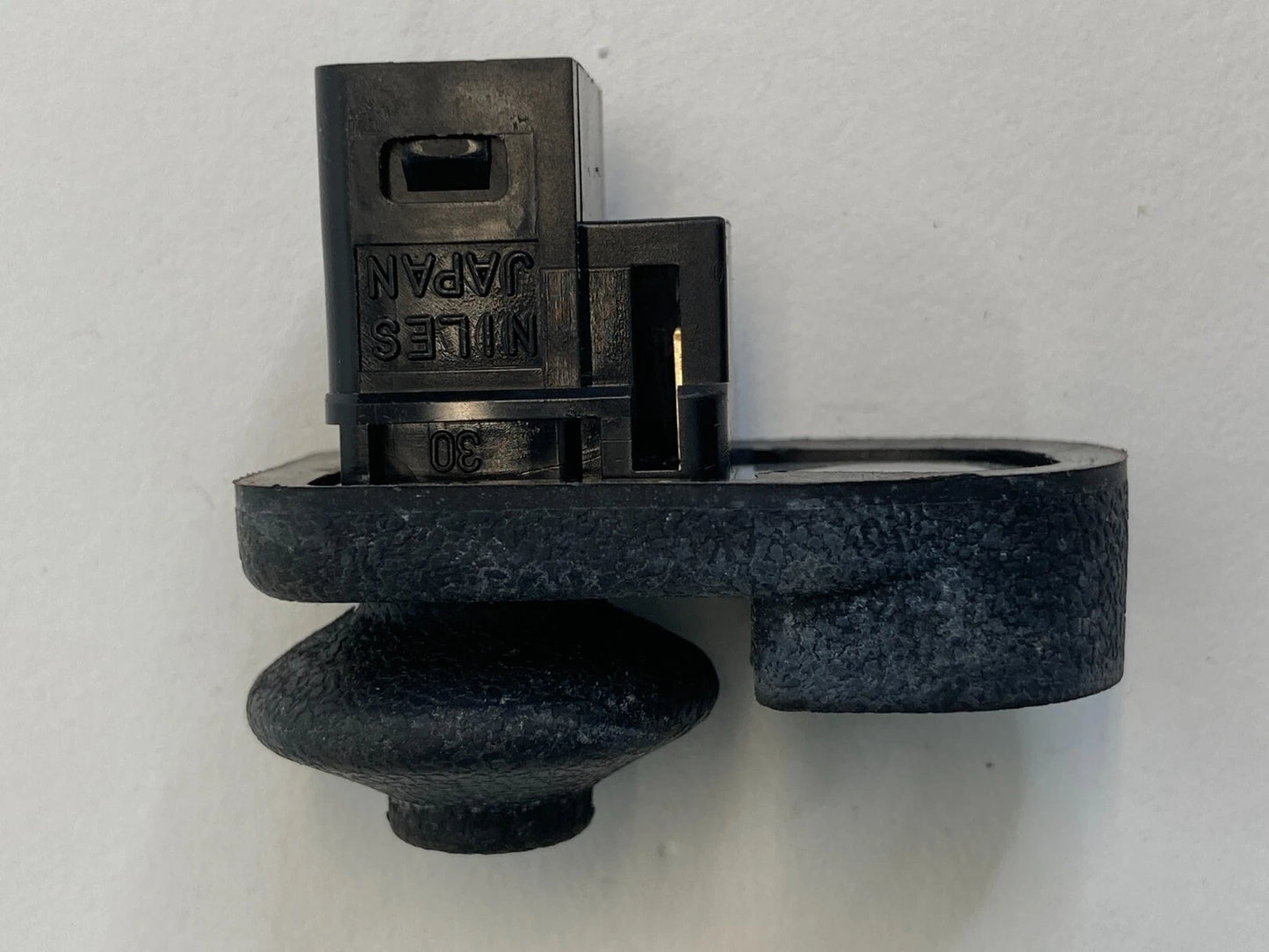 2011-2017 NISSAN JUKE 02-12 ALTIMA SWITCH DOOR AJAR JAMB BUTTON SWITCH OEM