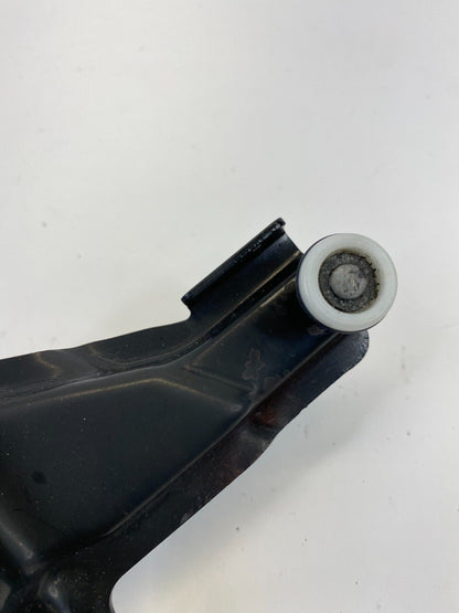05 06 07 08 09 10 Honda Odyssey Rear Right Sliding Door Upper Roller Bracket OEM
