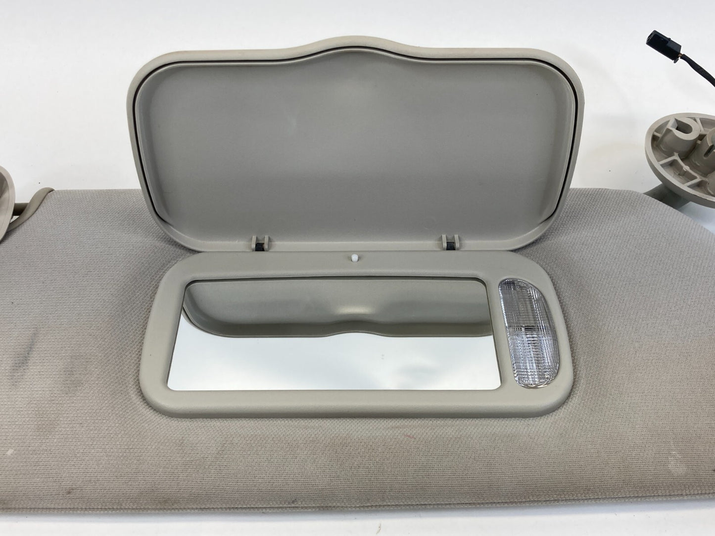 2011-2016 Town & Country 2011-2020 Grand Caravan Right Sunvisor Sun Visor Light