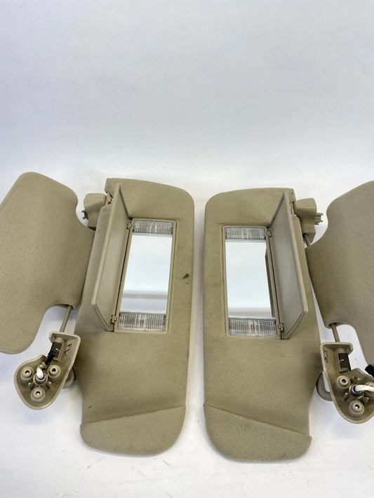 2003-2006 CHEVY TAHOE W SUNROOF RIGHT & LEFT SUNVISOR SUN VISOR SET W/ LIGHT