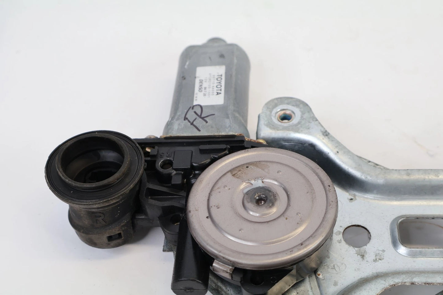 2003-2008 TOYOTA COROLLA FRONT RIGHT DOOR WINDOW MOTOR W/ REGULATOR 85710-AA050