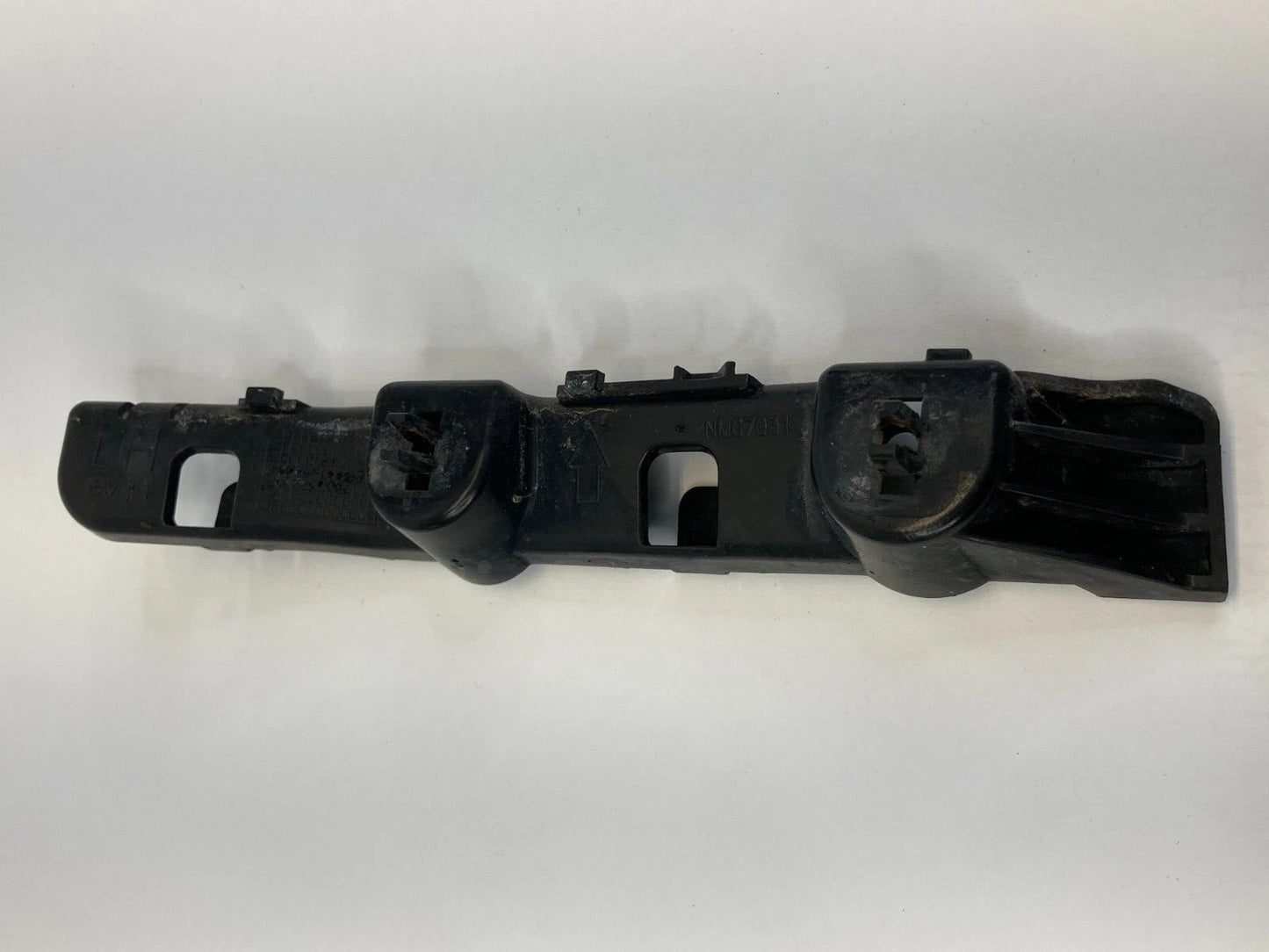 07-12 NISSAN ALTIMA SEDAN FRONT LEFT SIDE BUMPER BRACKET 62221-JA000 OEM