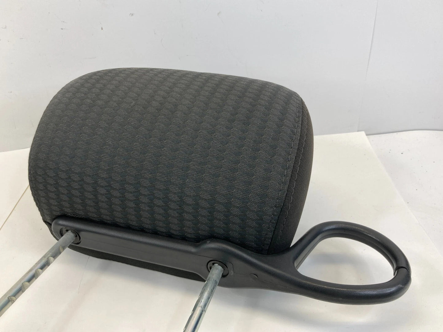 2005 CHRYSLER PT CRUISER FRONT LEFT DRIVER SIDE SEAT HEADREST CUSHIONED UNIT OEM