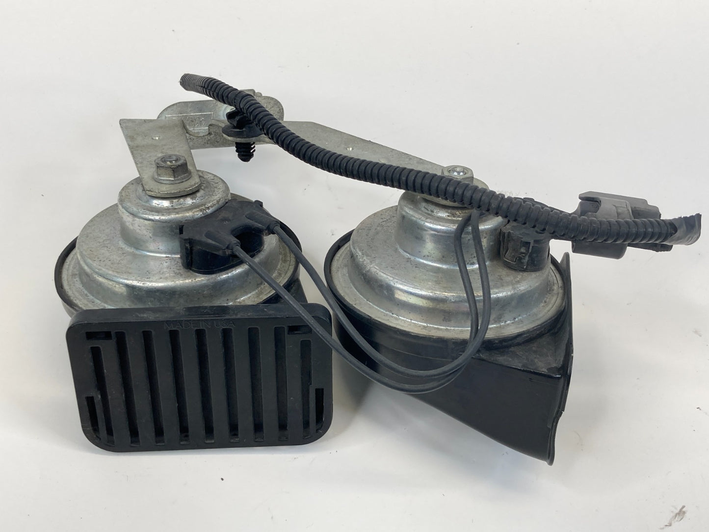 2013-2016 Ford Escape Low & High Horn Note Tone Pitch Alarm Signal E30055306 OEM