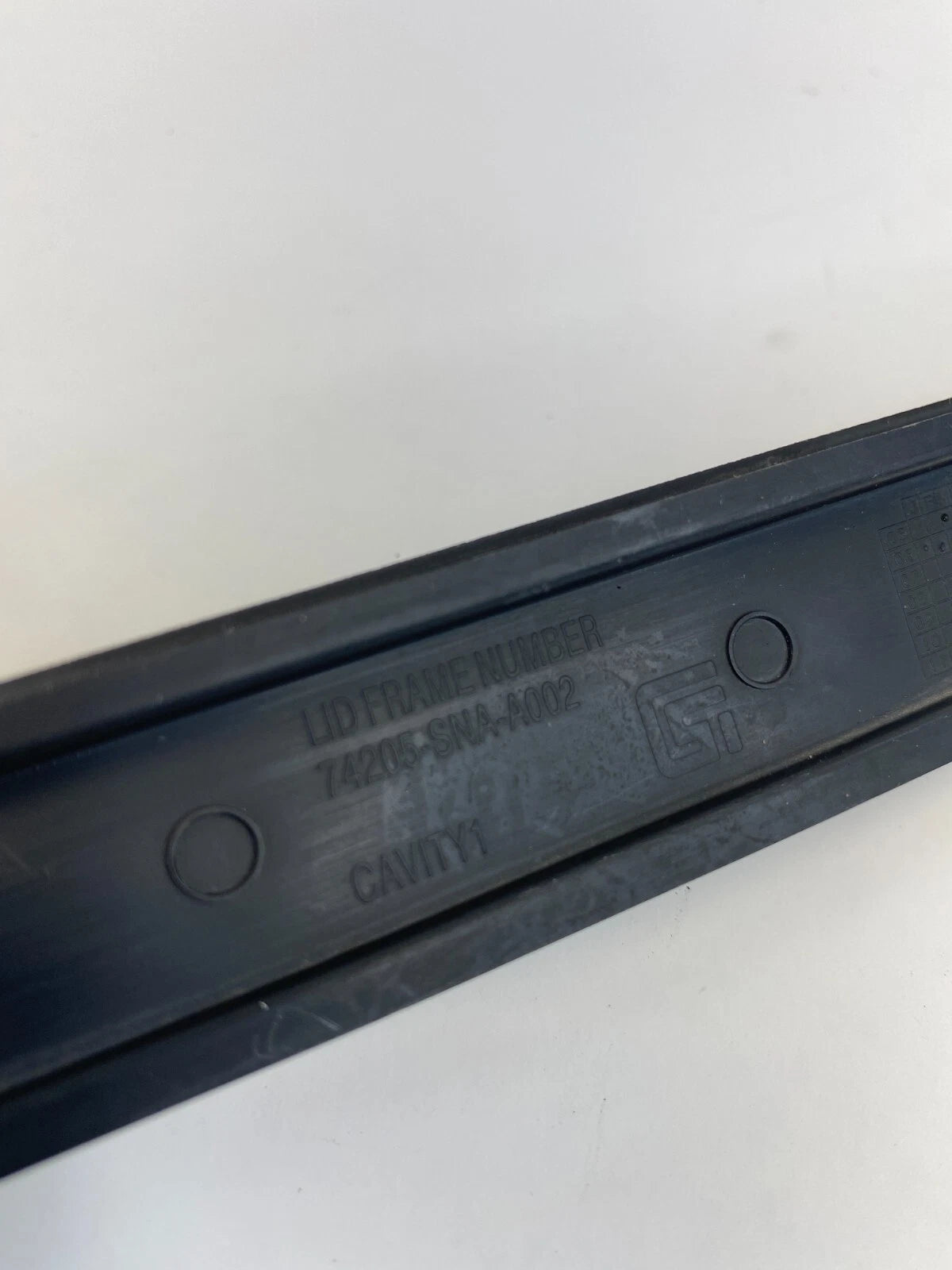 2006-20141 HONDA CIVIC LID FRAME NUMBER COVER TRIM BEZEL ASSY 74205SNAA002 OEM