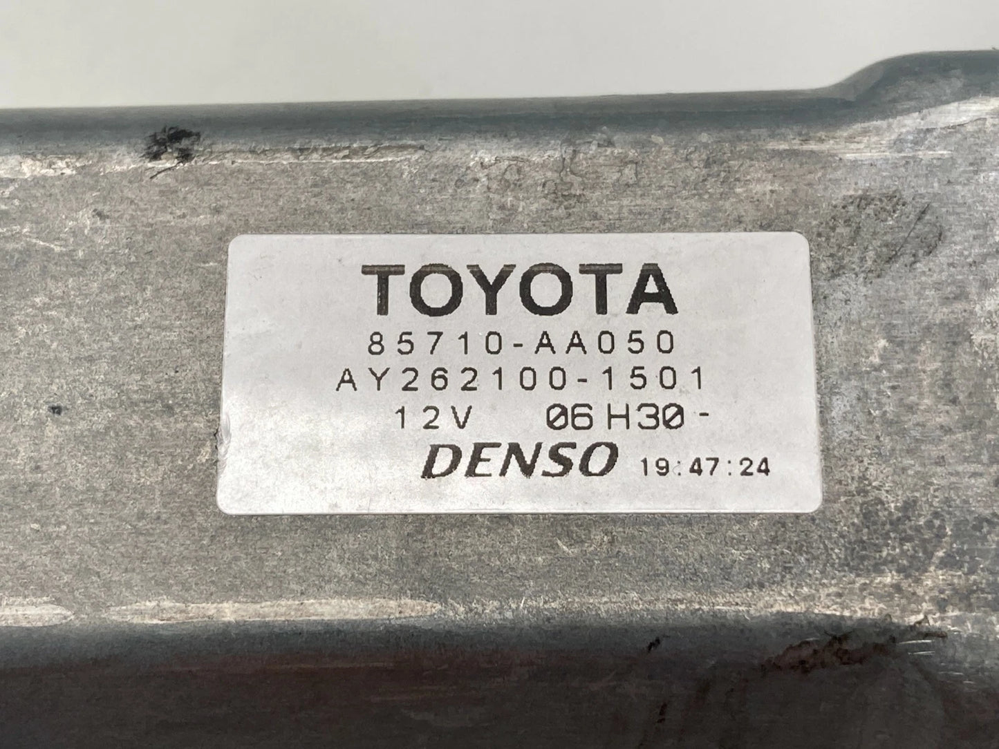 03-08 TOYOTA MATRIX COROLLA FRONT RIGHT SIDE DOOR WINDOW MOTOR 85710-AA050 OEM