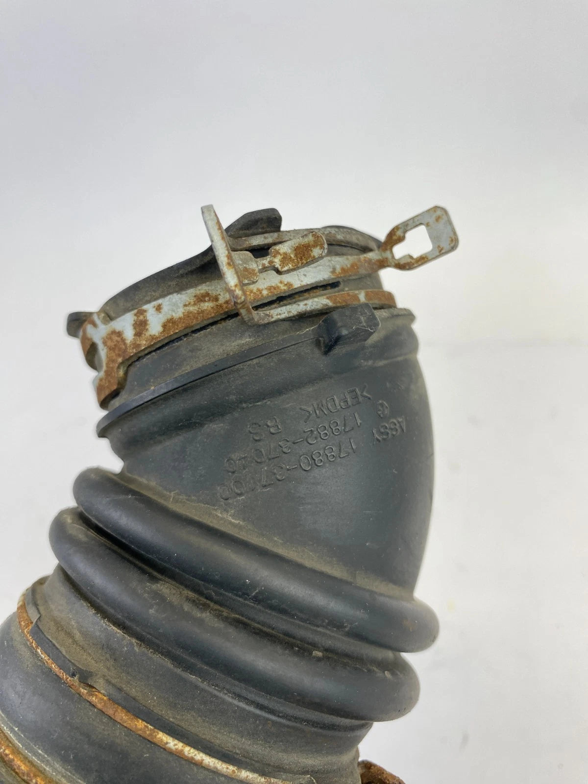 2010-2015 TOYOTA PRIUS 1.8L L4 AIR INTAKE TUBE HOSE OEM FACTORY 17880-37100 OEM