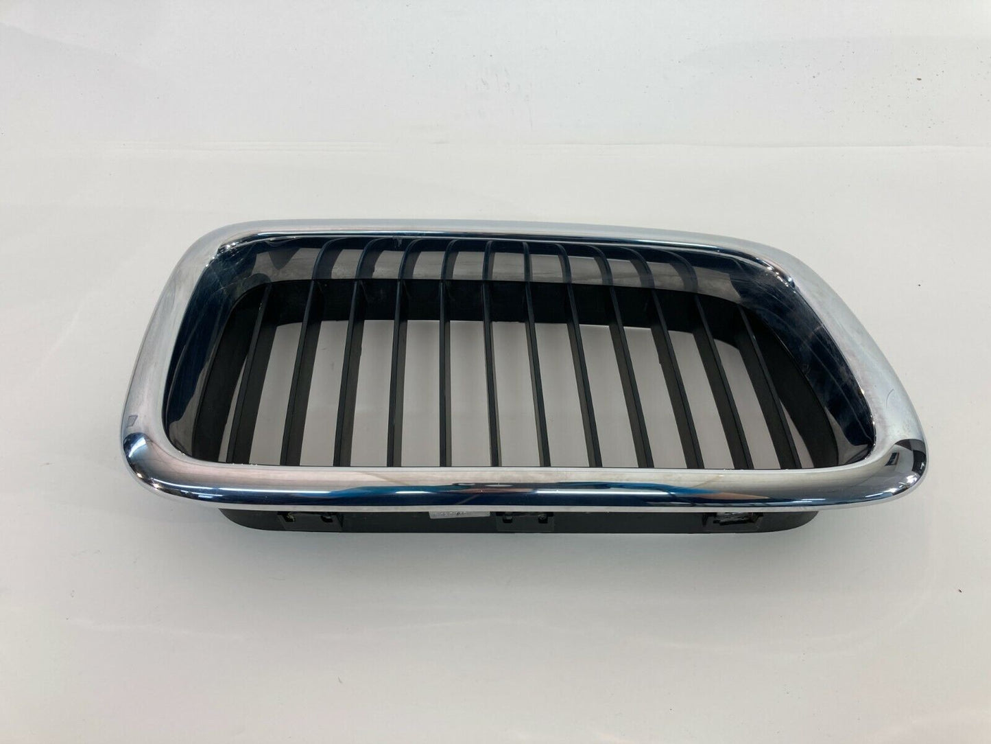 1995-1998 BMW 740i 740iL Front Bumper Right Grill Grille 51-13-8125812 OEM