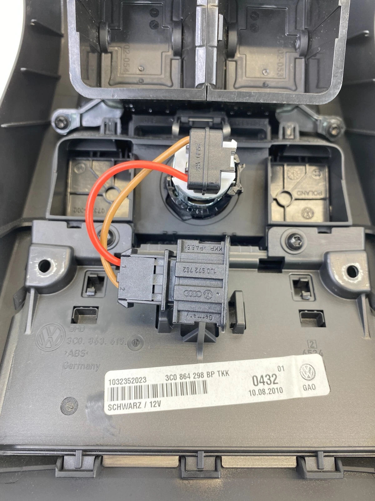 2011-2017 VOLKSWAGEN CC REAR CENTER PANEL W/ AIR VENT & POWER OUTLET 3C0-864-298