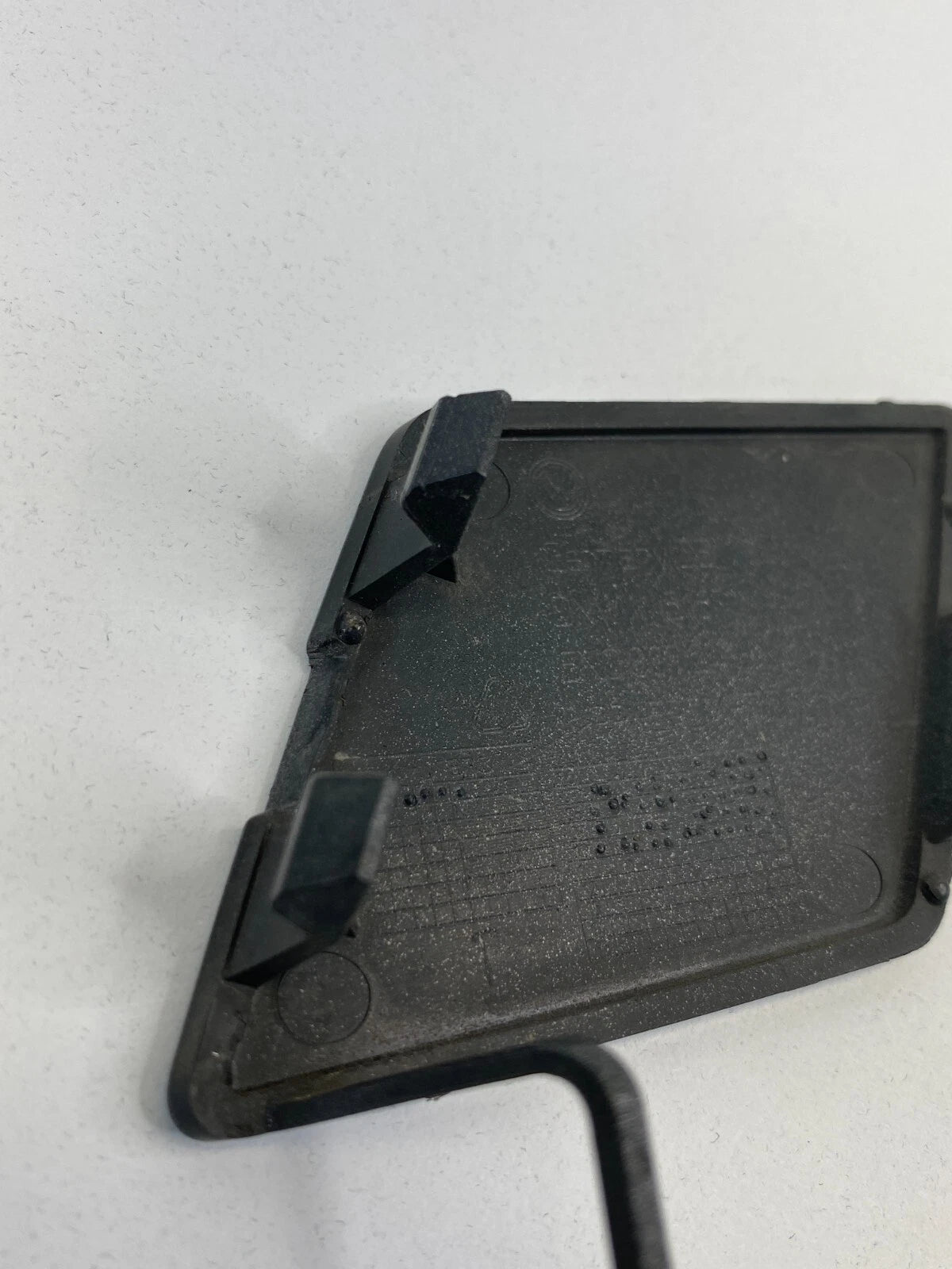 2009 2010 2011 VW VOLKSWAGEN TIGUAN TOW EYE CAP COVER TRIM 5N0-807-241 OEM