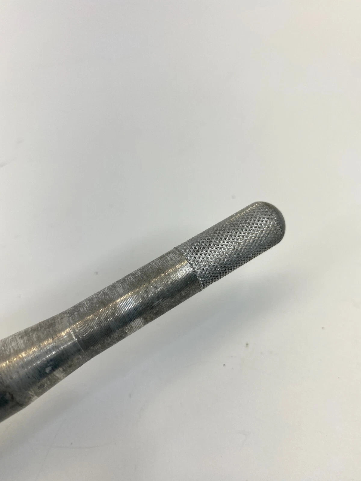 2006-2011 MERCEDES-BENZ CLS500 EMERGENCY SPARE TIRE SCREW BOLT RETAINER OEM