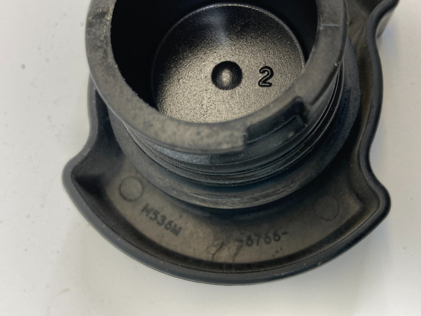 2006-2012 Ford Fusion Engine Oil Filler Fluid Reservoir Tank Cap Cover M536M OEM