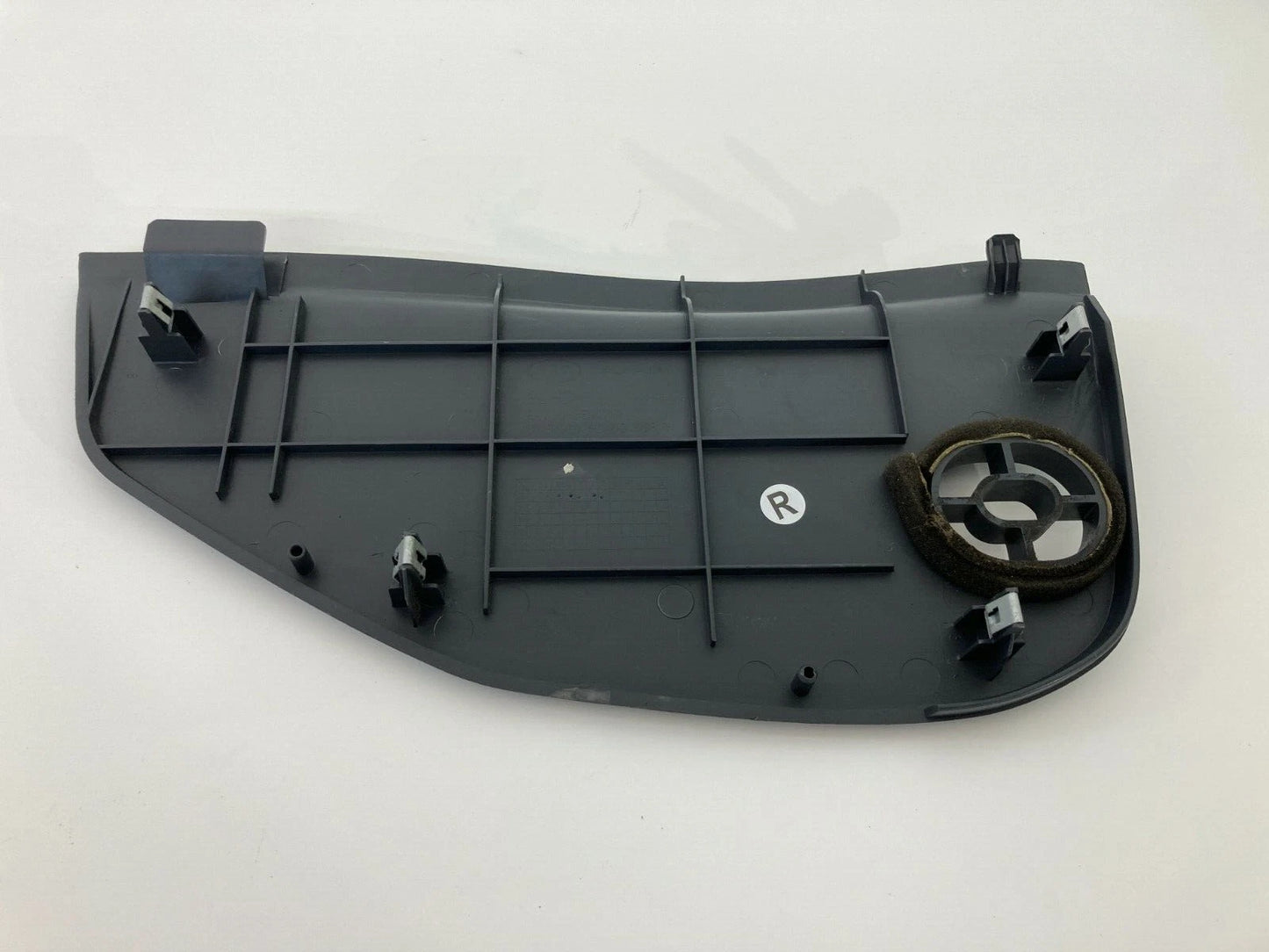 2003-2009 KIA SORENTO FRONT RIGHT SIDE DASH END CAP TRIM COVER OEM 847303E900