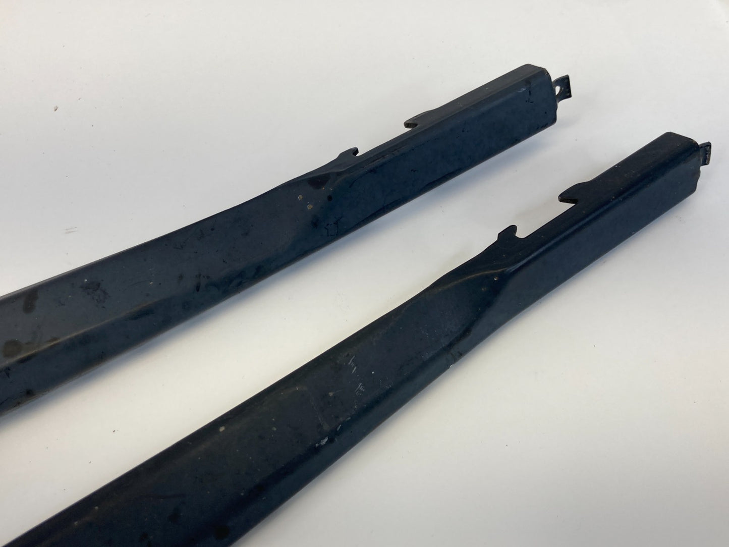 2005-2011 Cadillac STS Front Windshield Wiper Arm Pair Set 24026296 OEM