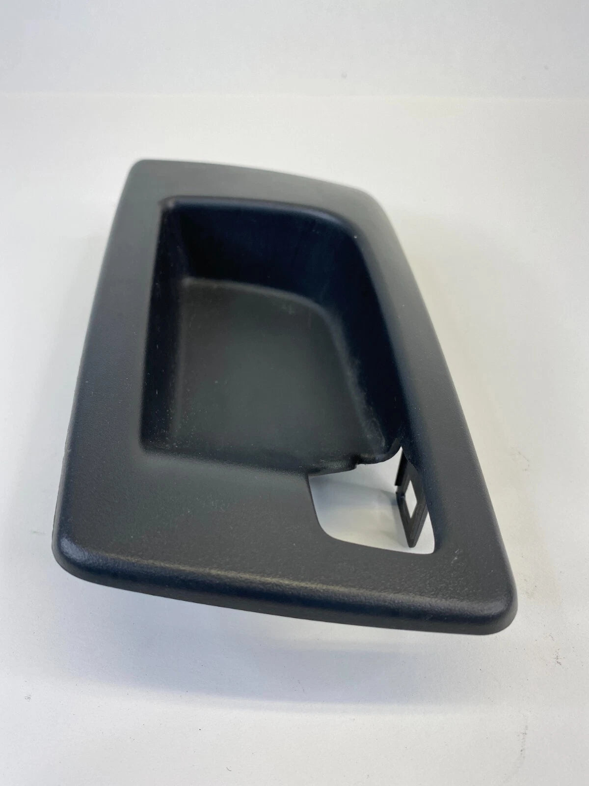04-06 CADILLAC SRX 03-07 CTS REAR LEFT DOOR INNER HANDLE BEZEL TRIM 25752965 OEM