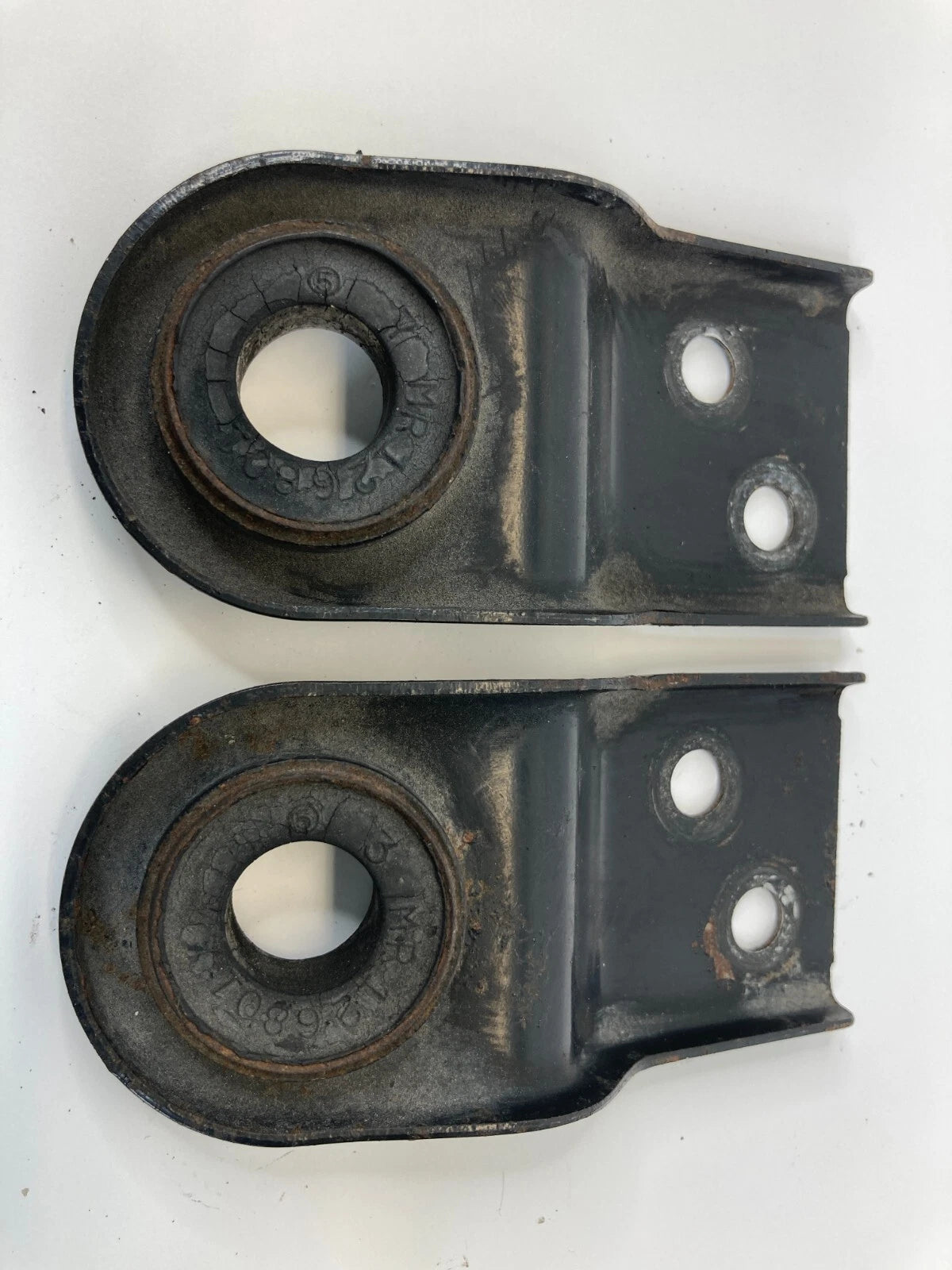 1997-2003 MITSUBISHI MONTERO SPORT RADIATOR BRACKET SUPPORT PAIR SET OEM