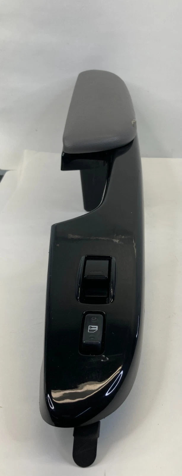 04-10 TOYOTA SIENNA FRONT RIGHT WINDOW SWITCH W/ ARMREST BEZEL 74231AE020 OEM