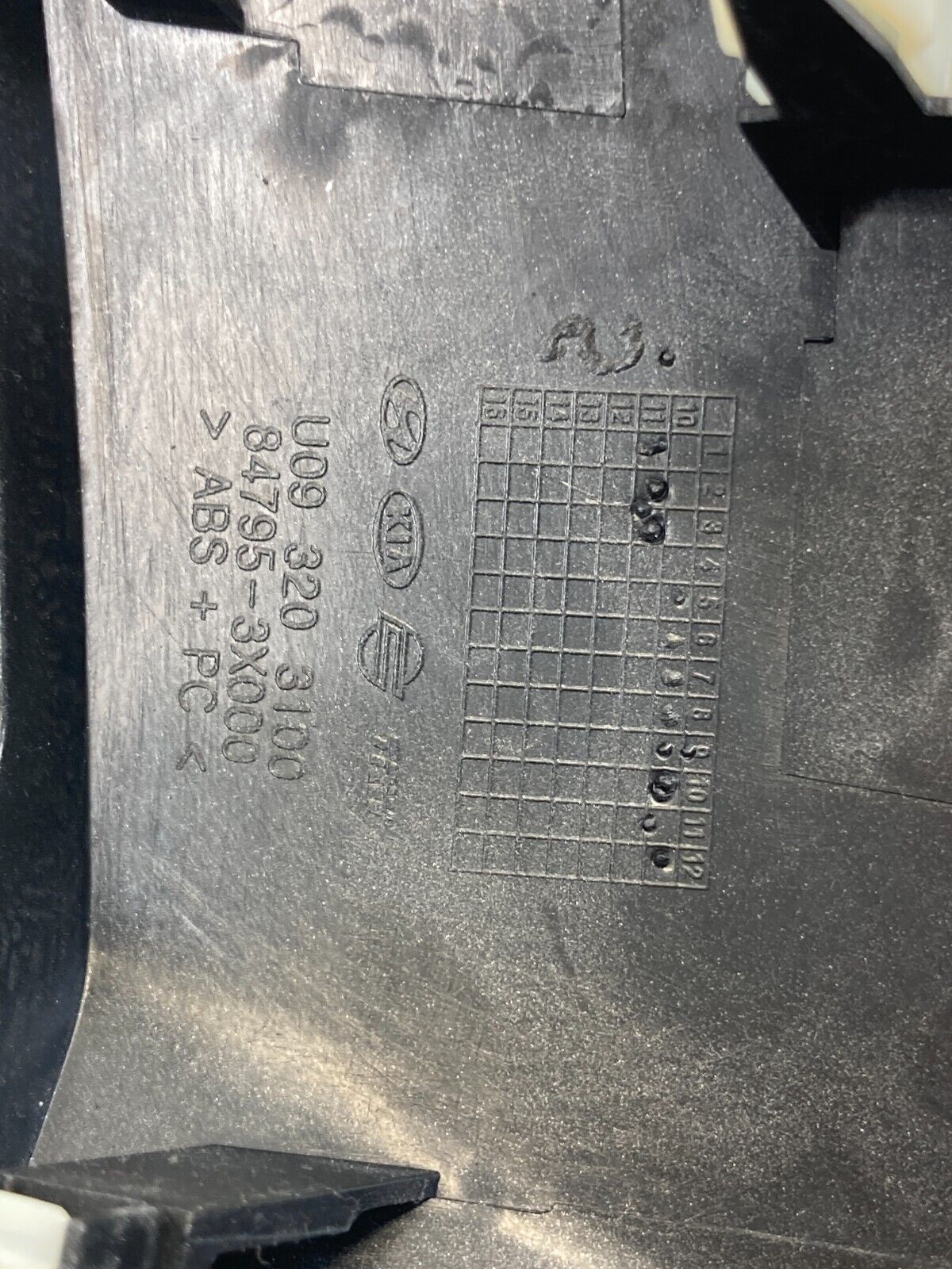 2011-2013 Hyundai Elantra Center Dash Right Side Molding Bezel 84795-3X000