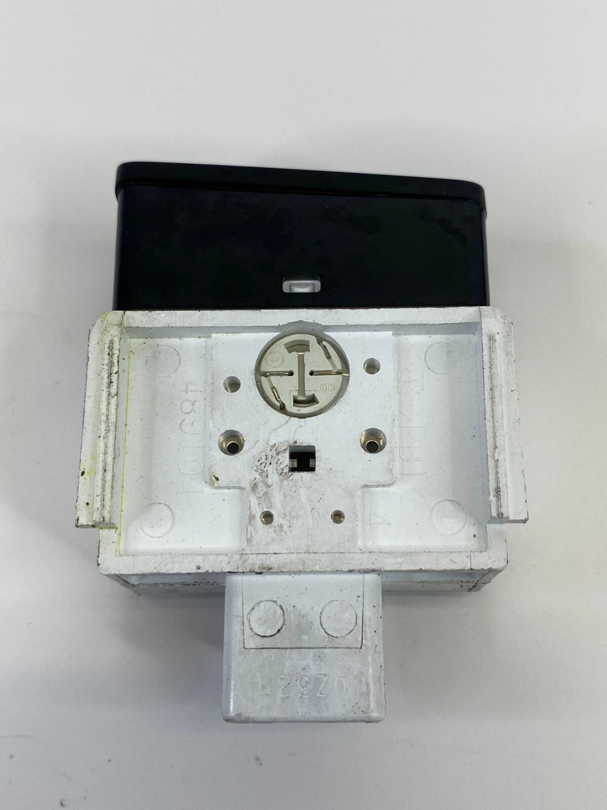 03 04 TOYOTA COROLLA DASH RIGHT PASSENGER SEAT BELT SWITCH INDICATOR LIGHT 2 PIN