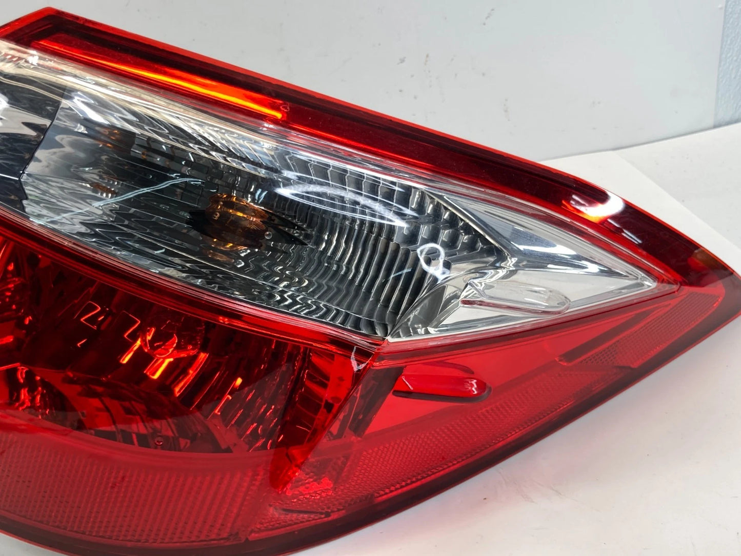 2014-2016 Toyota Corolla SEDAN Rear Right Side Tail Light Taillight Outer Lamp