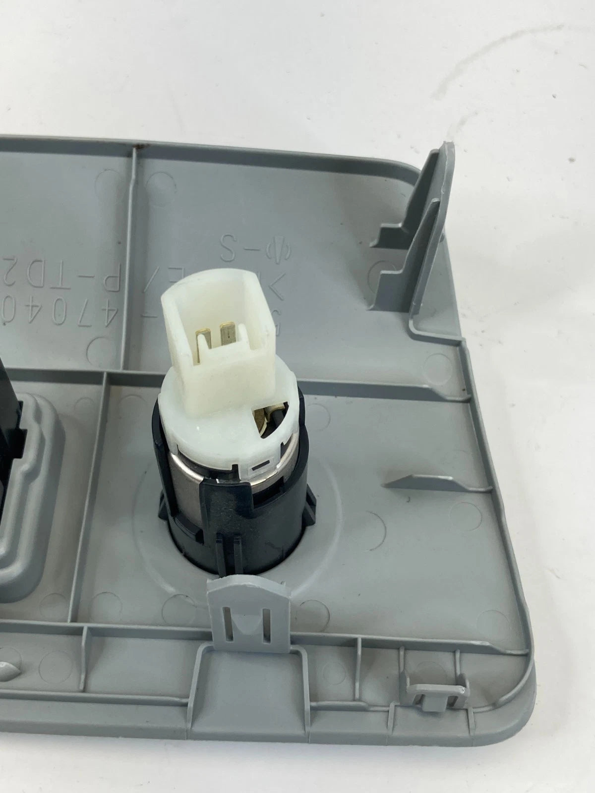2010 2011 TOYOTA PRIUS CENTER CONSOLE TRIM PANEL W/ POWER OUTLET 58818-47040 OEM