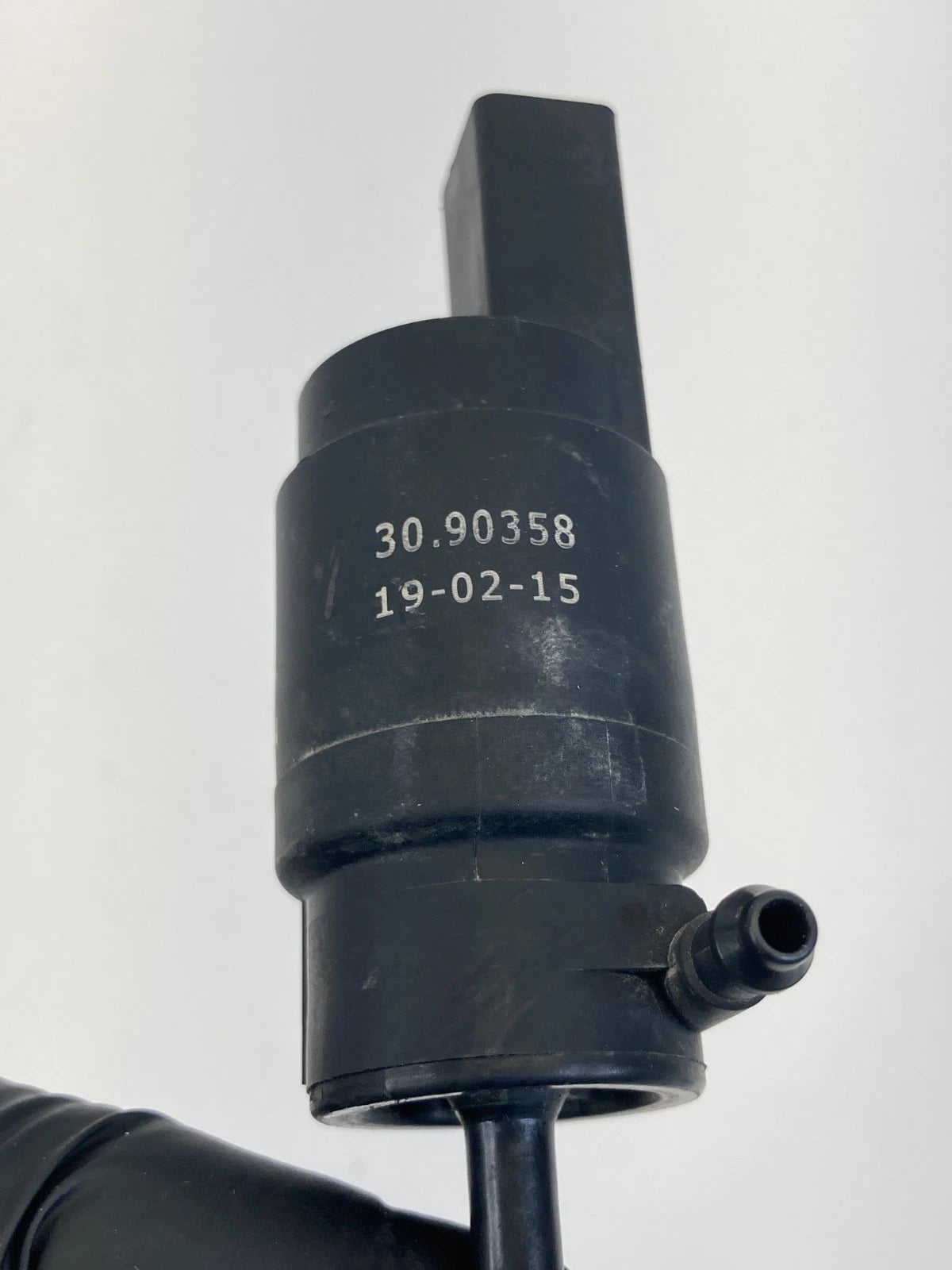 2015-2017 CHRYSLER 200 WINDSHIELD WASHER WIPER FLUID PUMP ASSEMBLY 3090358 OEM