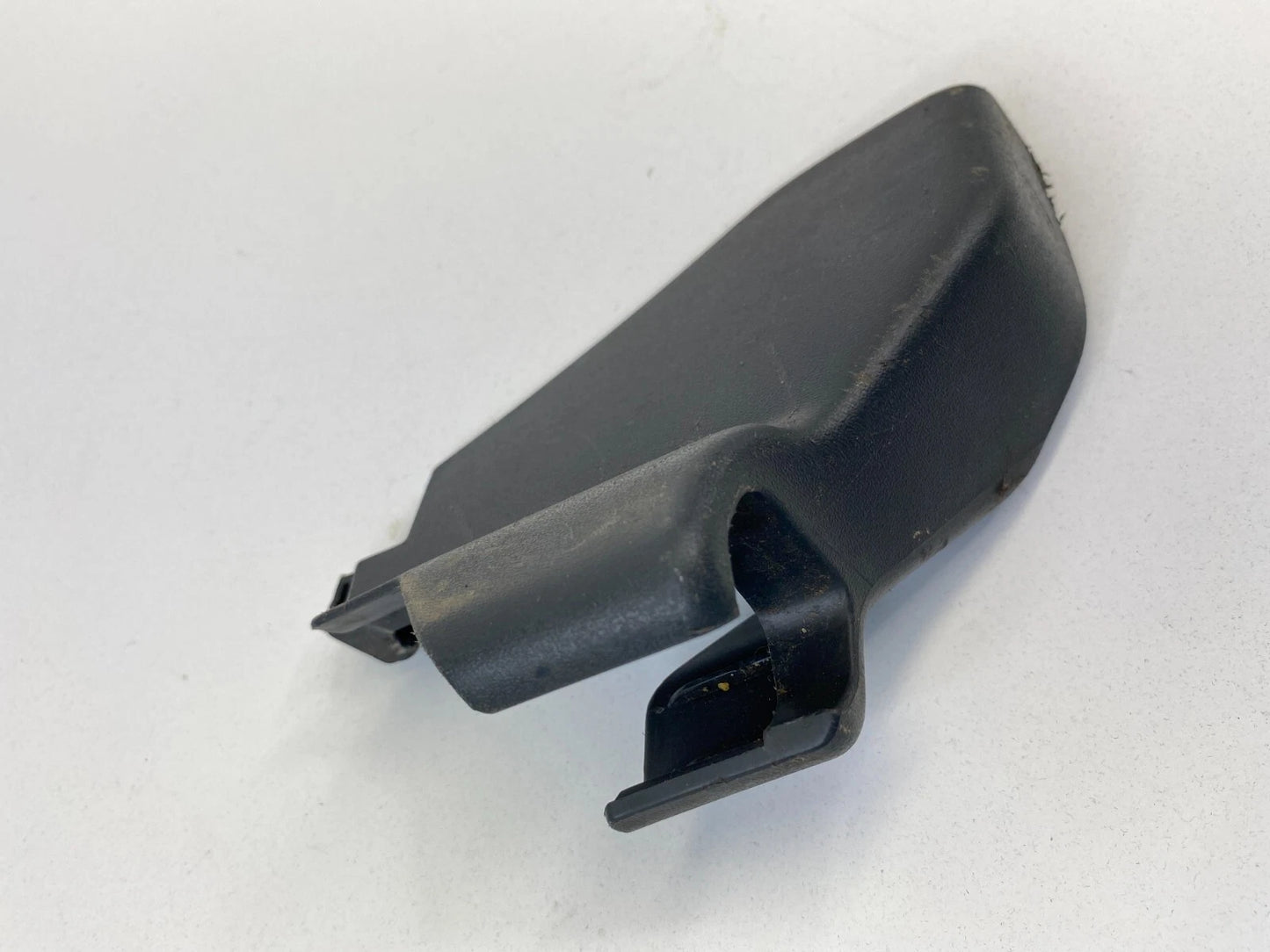 2009-2013 TOYOTA MATRIX RIGHT INNER SEAT TRACK END COVER TRIM CAP 72157-02120