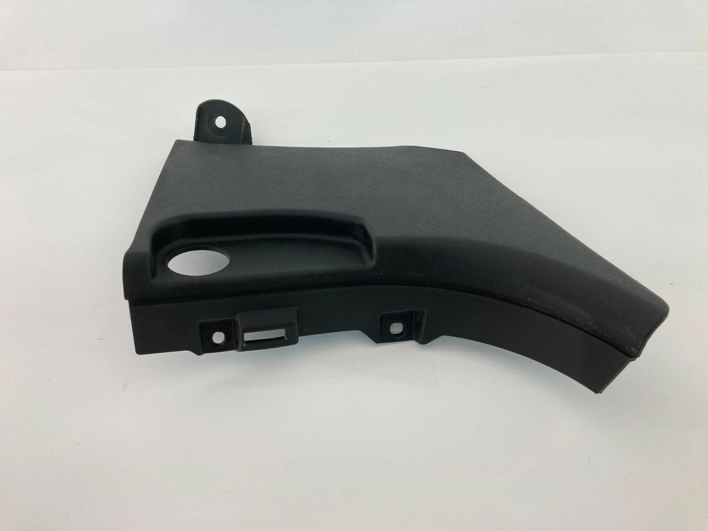 2004-2006 KIA AMANTI FRONT LEFT DRIVER SIDE KICK PANEL COVER TRIM 85823-3F00