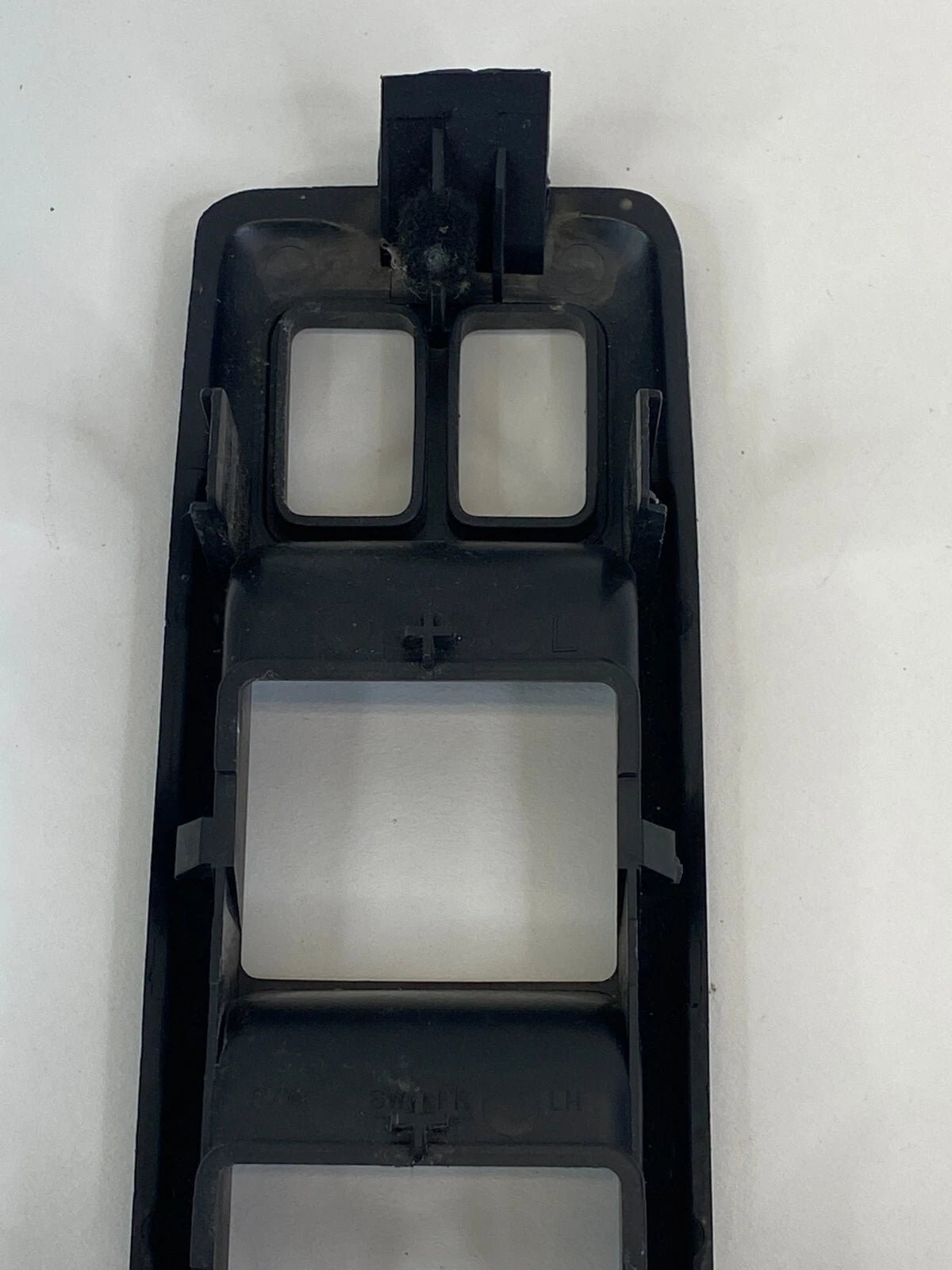 2008-2013 NISSAN ROGUE FRONT LEFT WINDOW SWITCH TRIM BEZEL COVER OEM 80961-JM00A