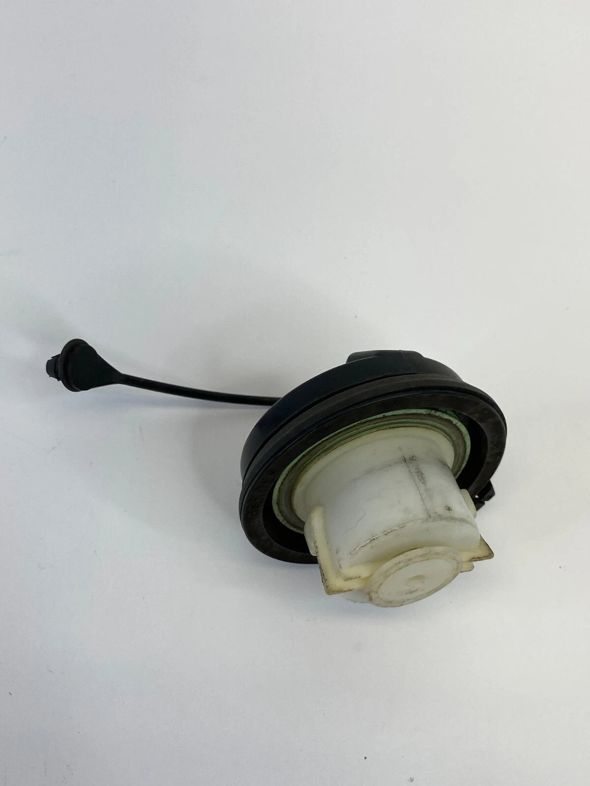 2004-2009 CHEVROLET AVEO 07-09 AVEO5 FUEL FILLER GAS LID COVER CAP OEM
