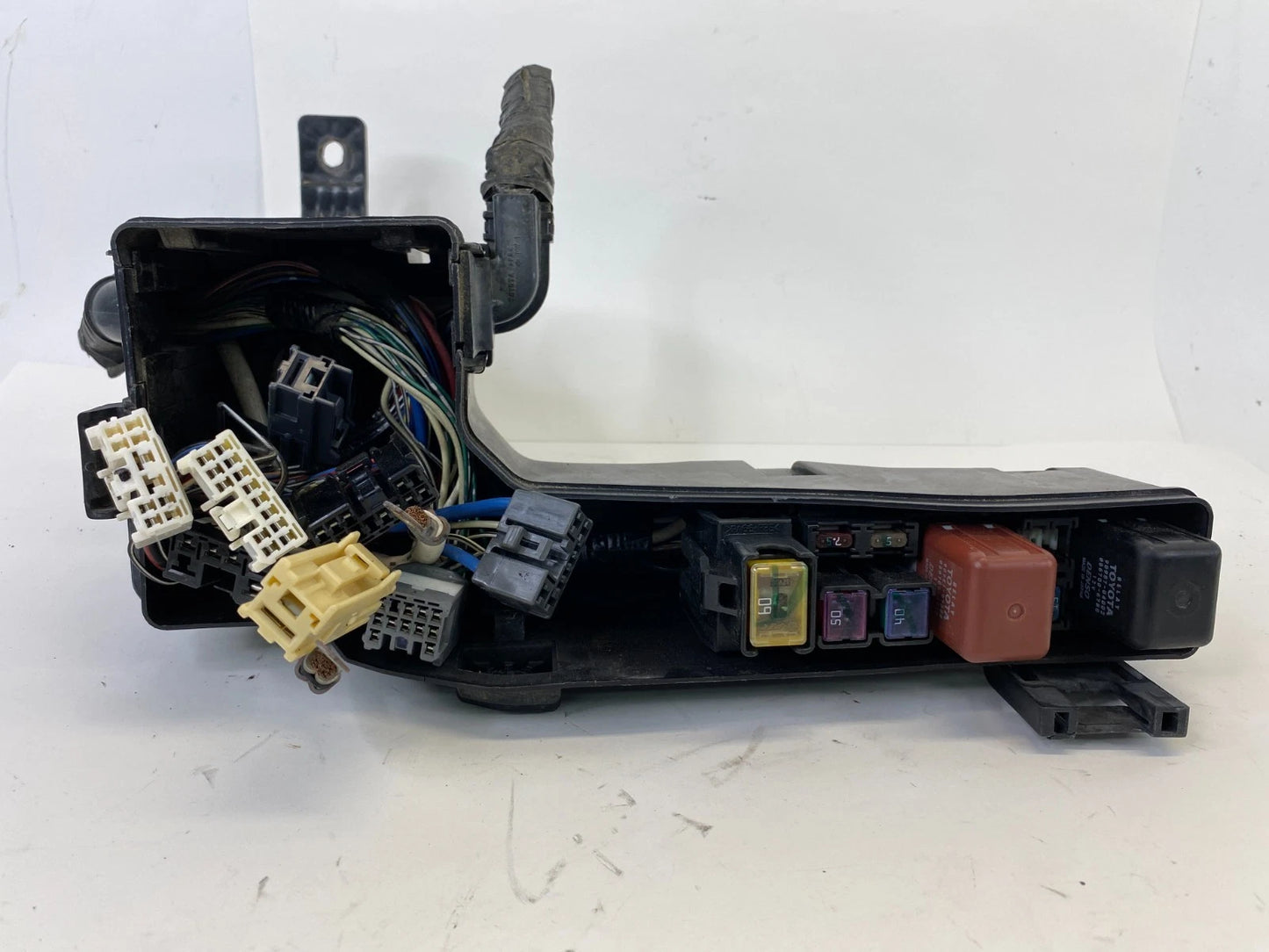 2002 2003 2004 TOYOTA AVALON ENGINE COMPARTMENT FUSE BOX RELAY JUNCTION BLOCK