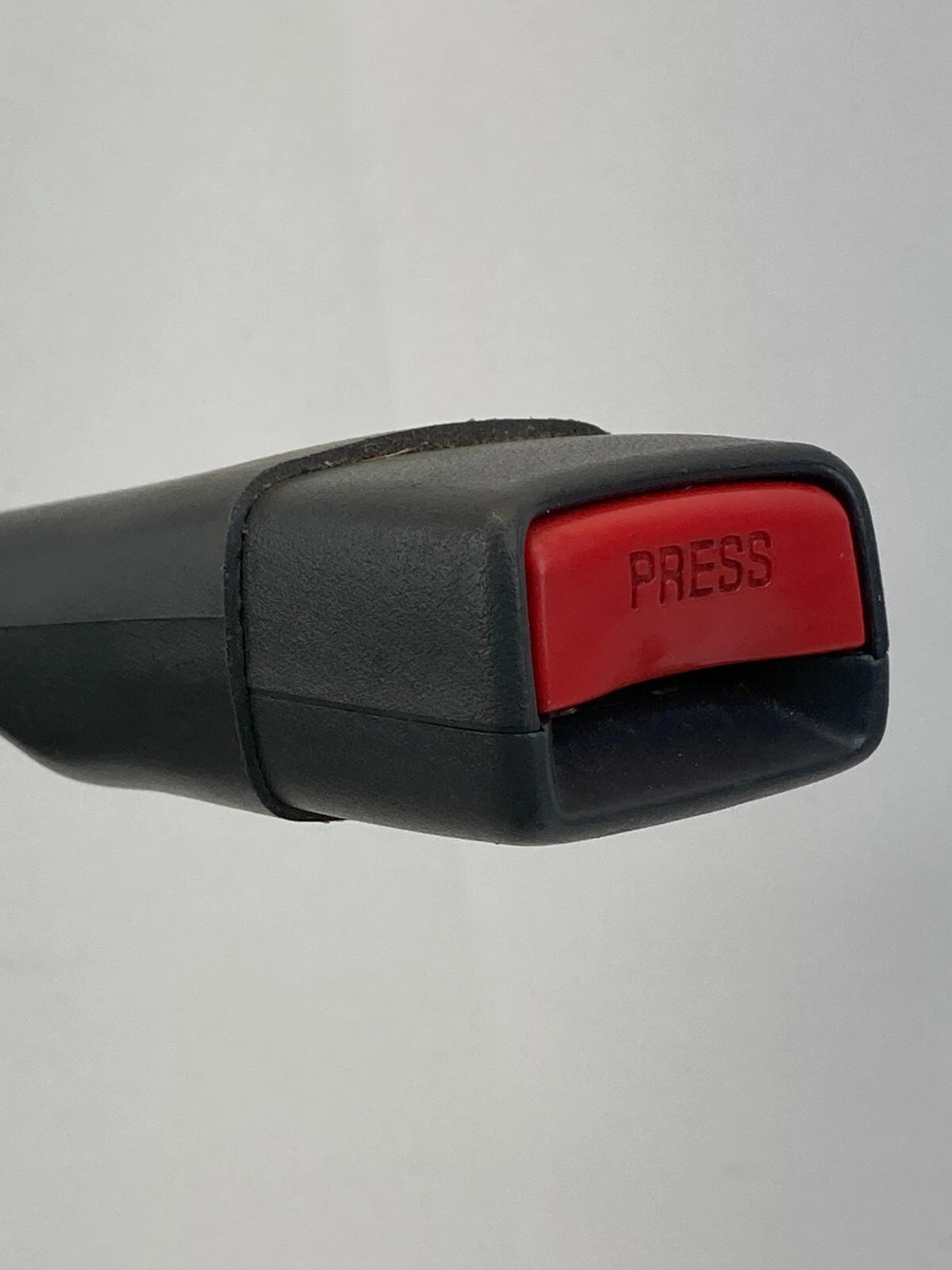 99 00 01 02 03 04 05 PONTIAC GRAND AM FRONT RIGHT SIDE SEAT BELT BUCKLE OEM