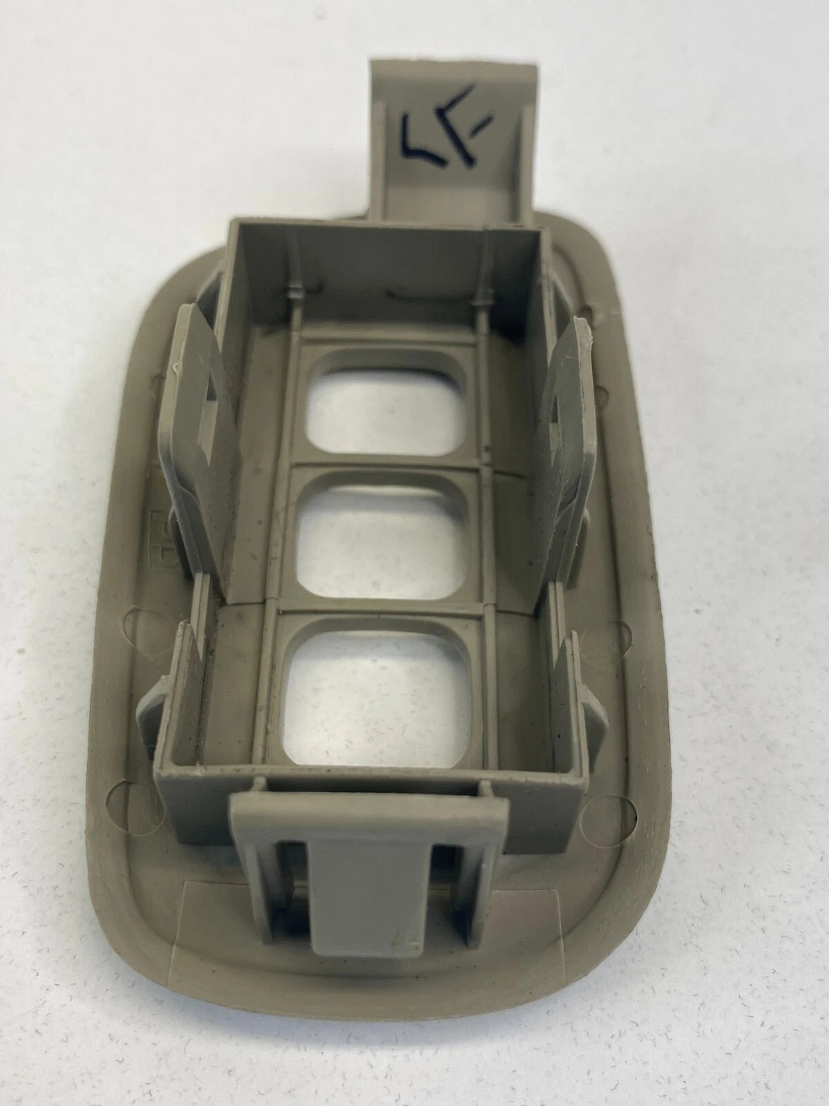 01-03 INFINITI QX4 FRONT LEFT DRIVER POWER SEAT MEMORY SWITCH BEZEL COVER TRIM