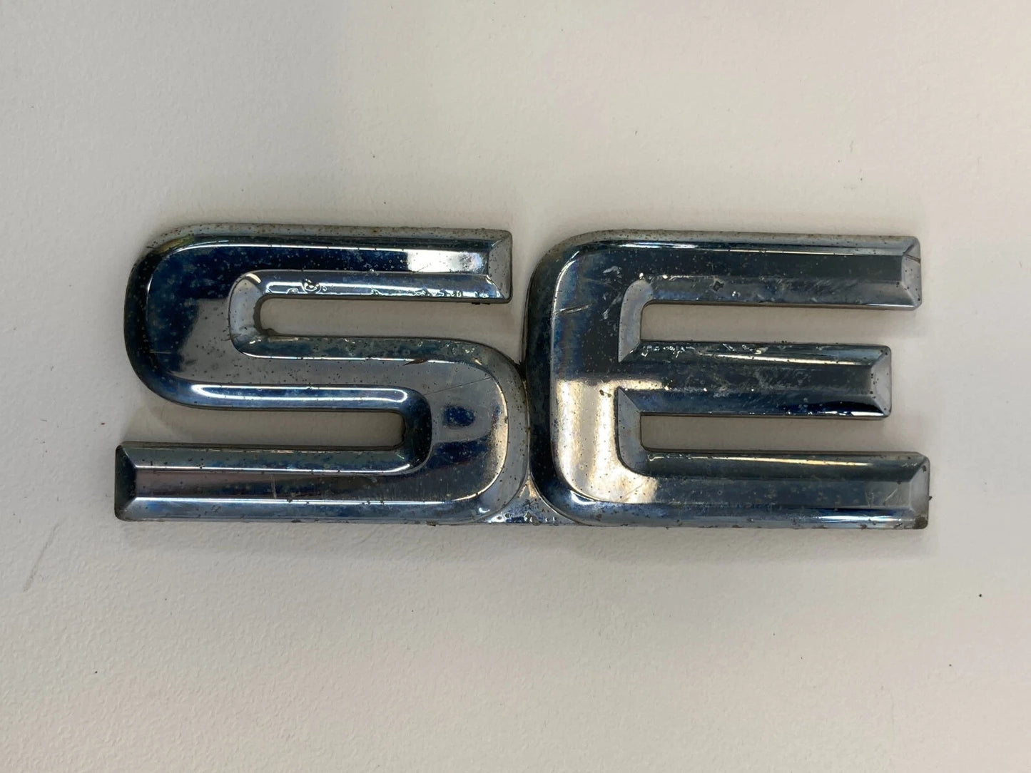 1999-2004 NISSAN PATHFINDER REAR SIDE EMBLEM LOGO BADGE SYMBOL NAMEPLATE SE OEM