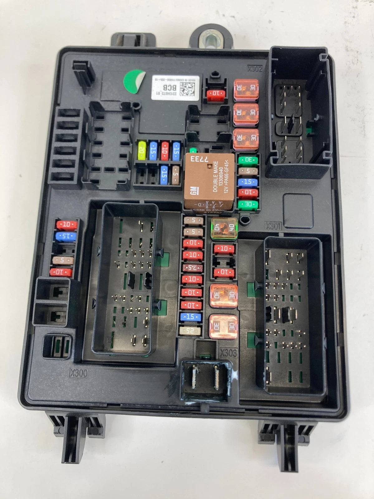 2014-2019 CADILLAC ATS CTS REAR BODY MULTIFUNCTIONAL JUNCTION FUSE BOX 23134073